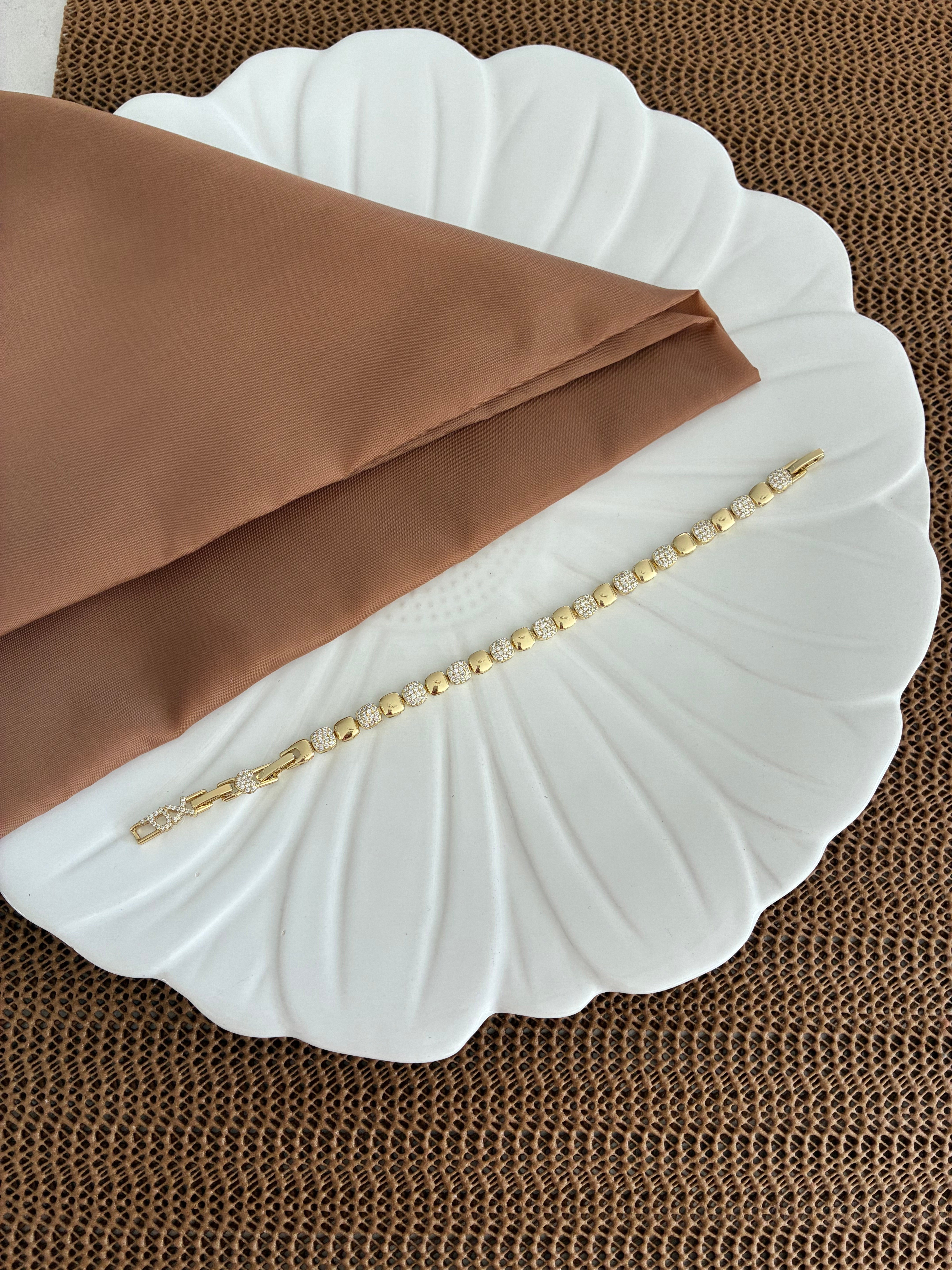 Vip Gold Zirkon Taşlı Plaka Kare Tasarım Bileklik