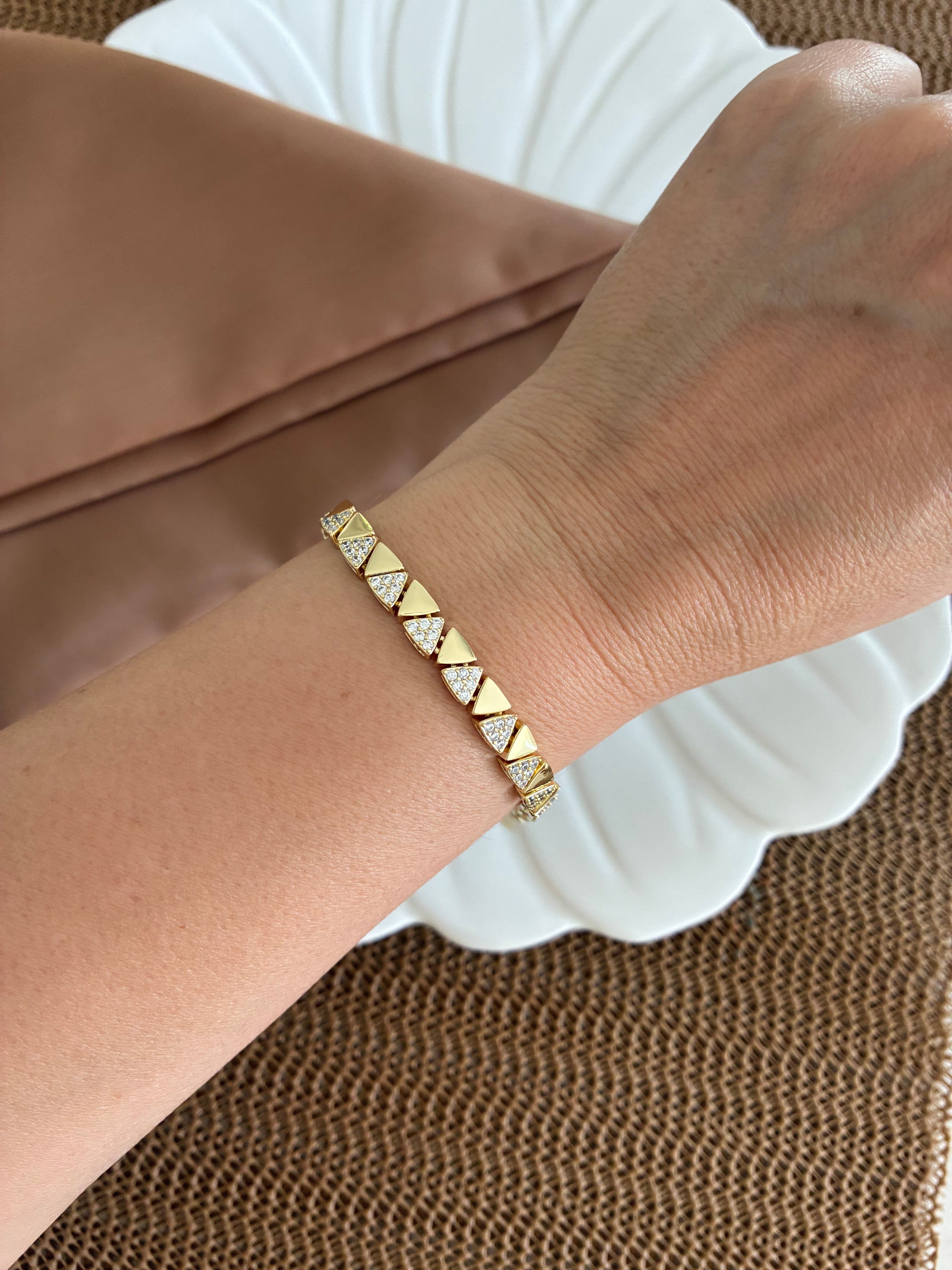Vip Gold Zirkon Taşlı Plaka Üçgen Sıralı Bileklik