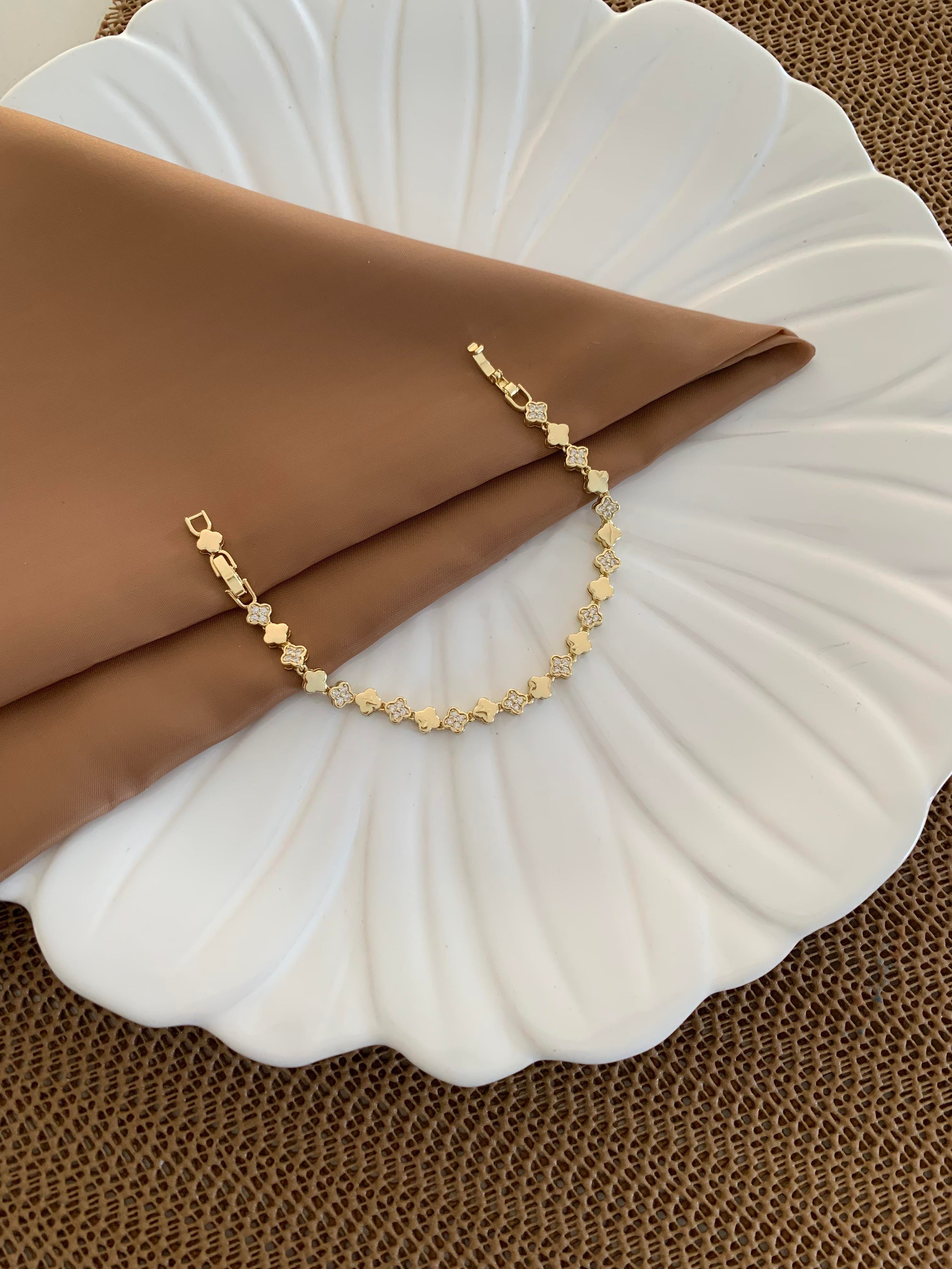 Vip Gold Zirkon Taşlı Plaka Yonca Sıralı Bileklik