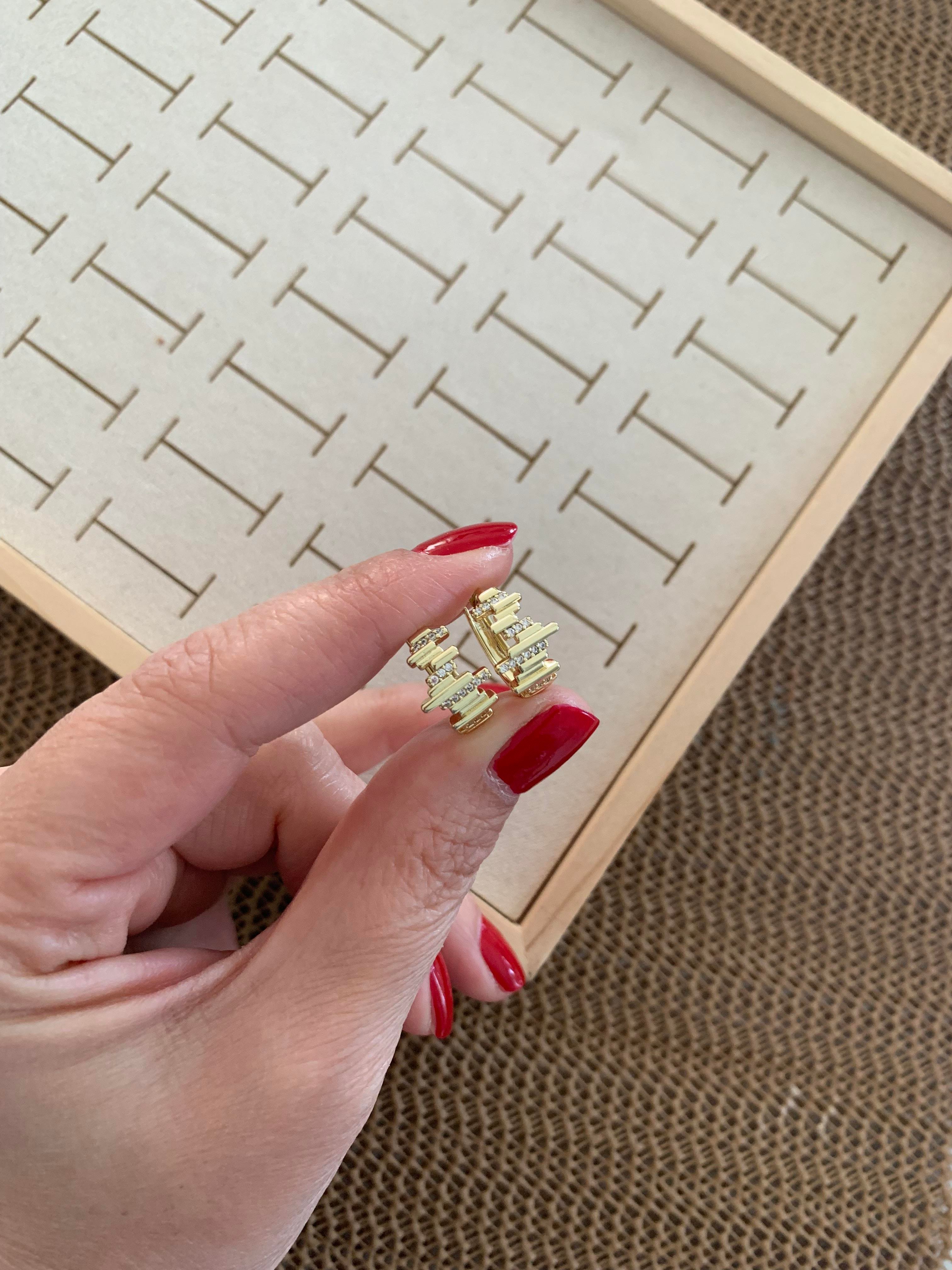 Vip Gold Zirkon Taşlı Ritim Halka Küpe
