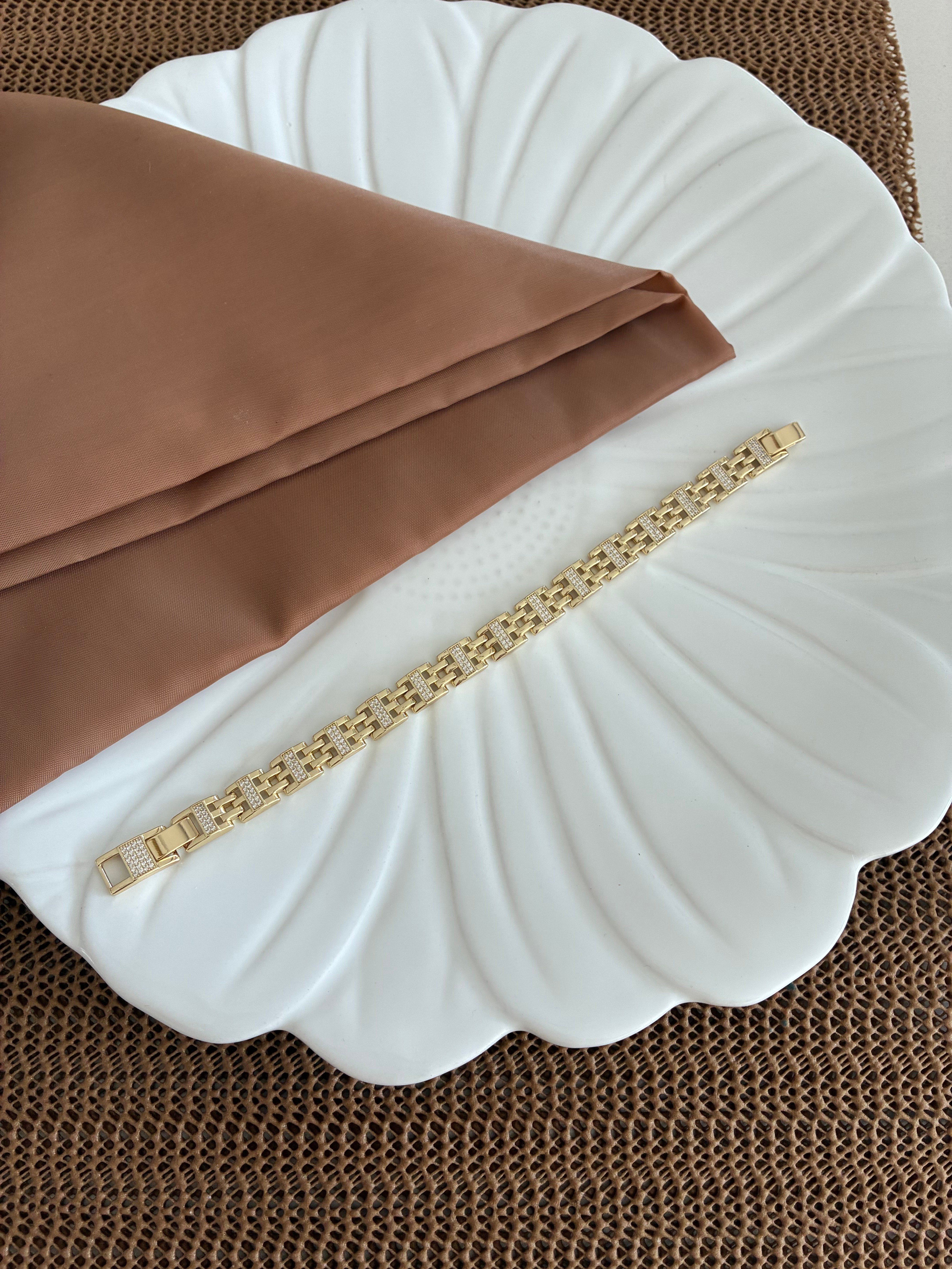 Vip Gold Zirkon Taşlı Saat Kordon Detaylı Tasarım Bileklik