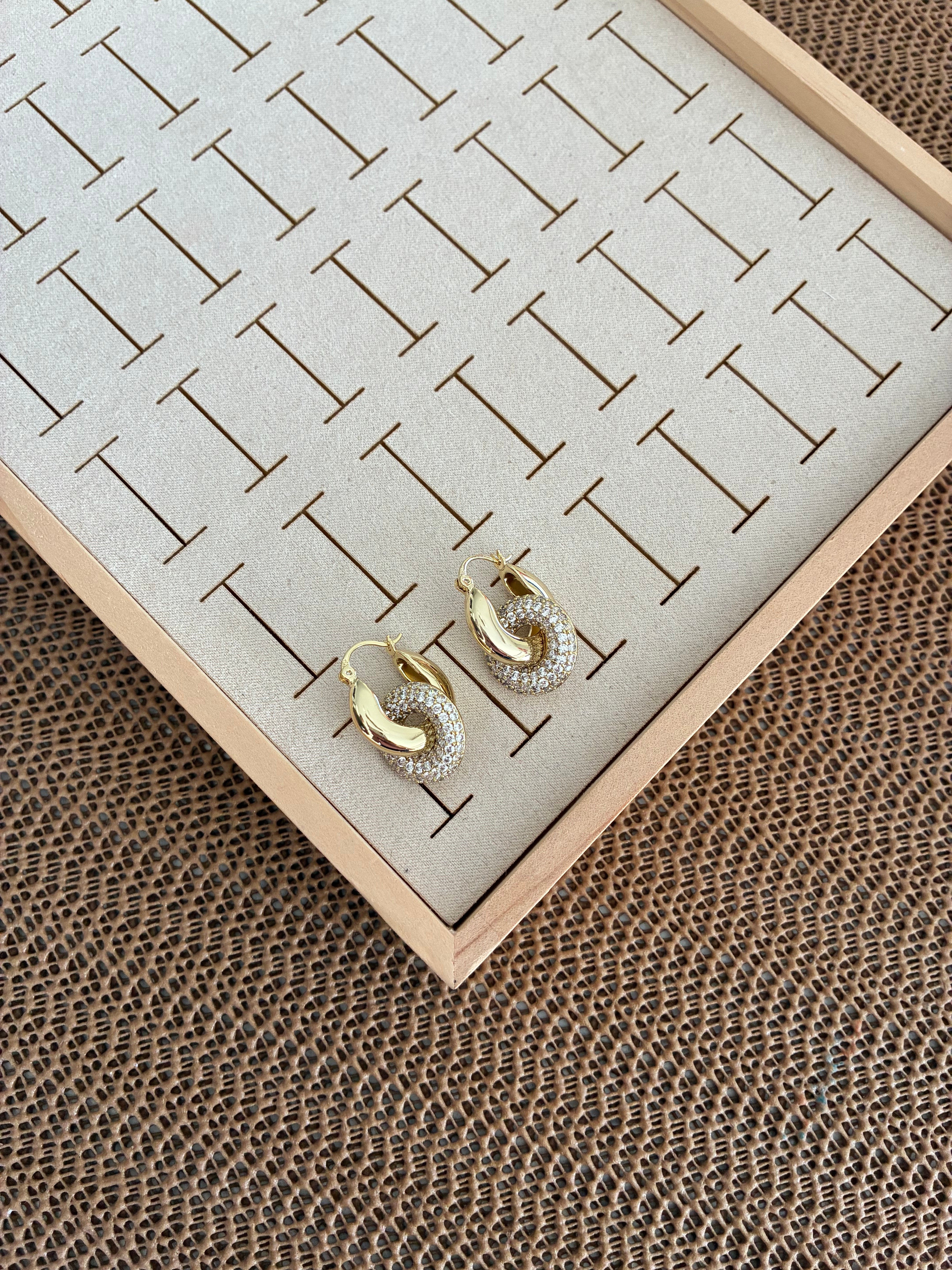 Vip Gold Zirkon Taşlı Tasarım Küpe