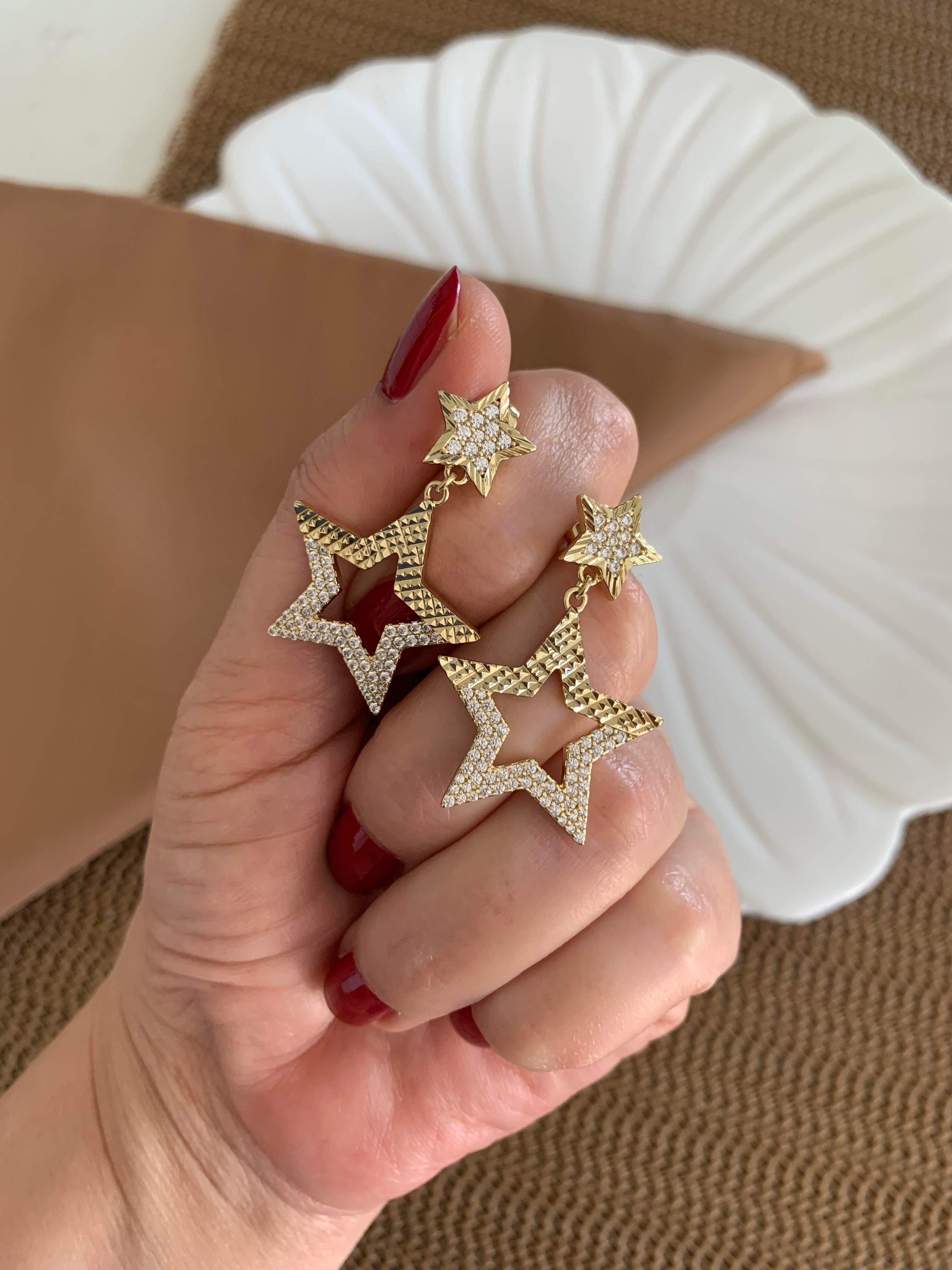 Vip Gold Zirkon Taşlı Tırtıklı Yıldız Tasarım Küpe
