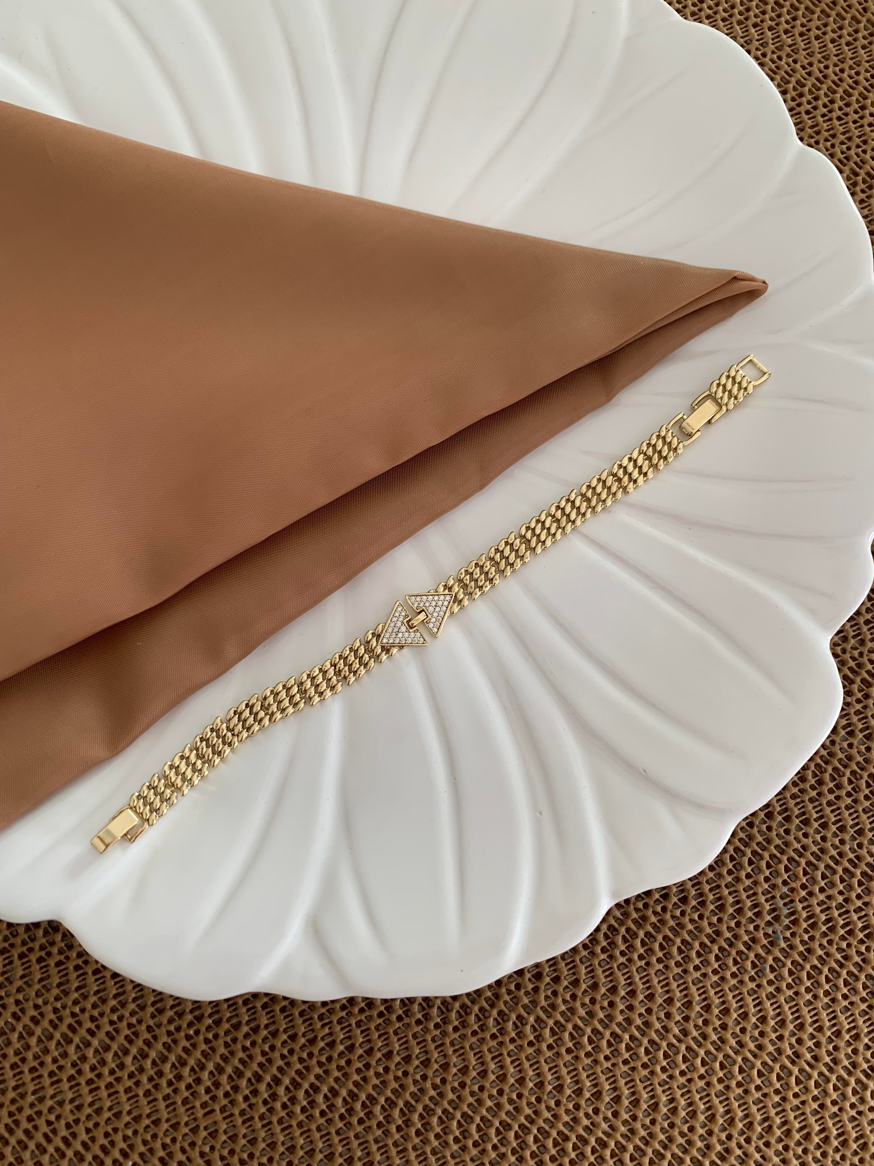 Vip Gold Zirkon Taşlı Üçgen Desenli Bileklik