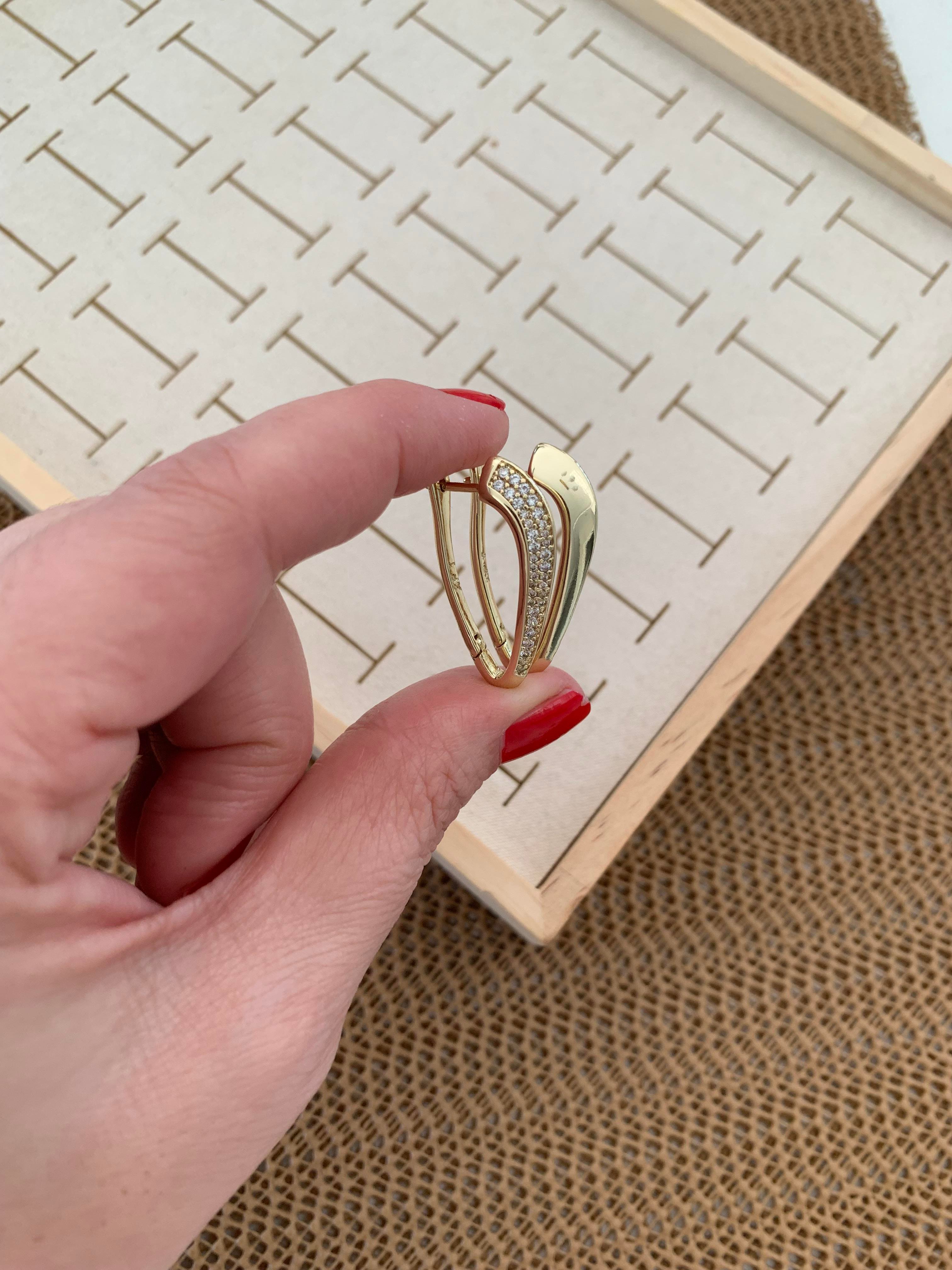 Vip Gold Zirkon Taşlı V Tasarım Küpe