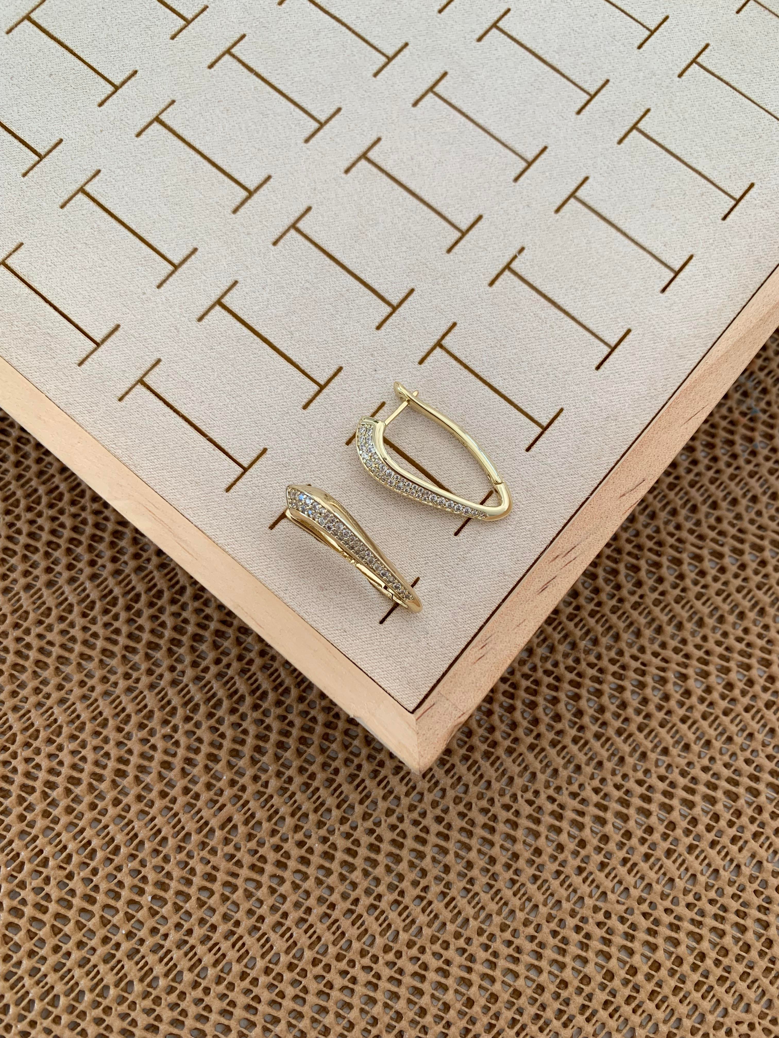 Vip Gold Zirkon Taşlı V Tasarım Küpe