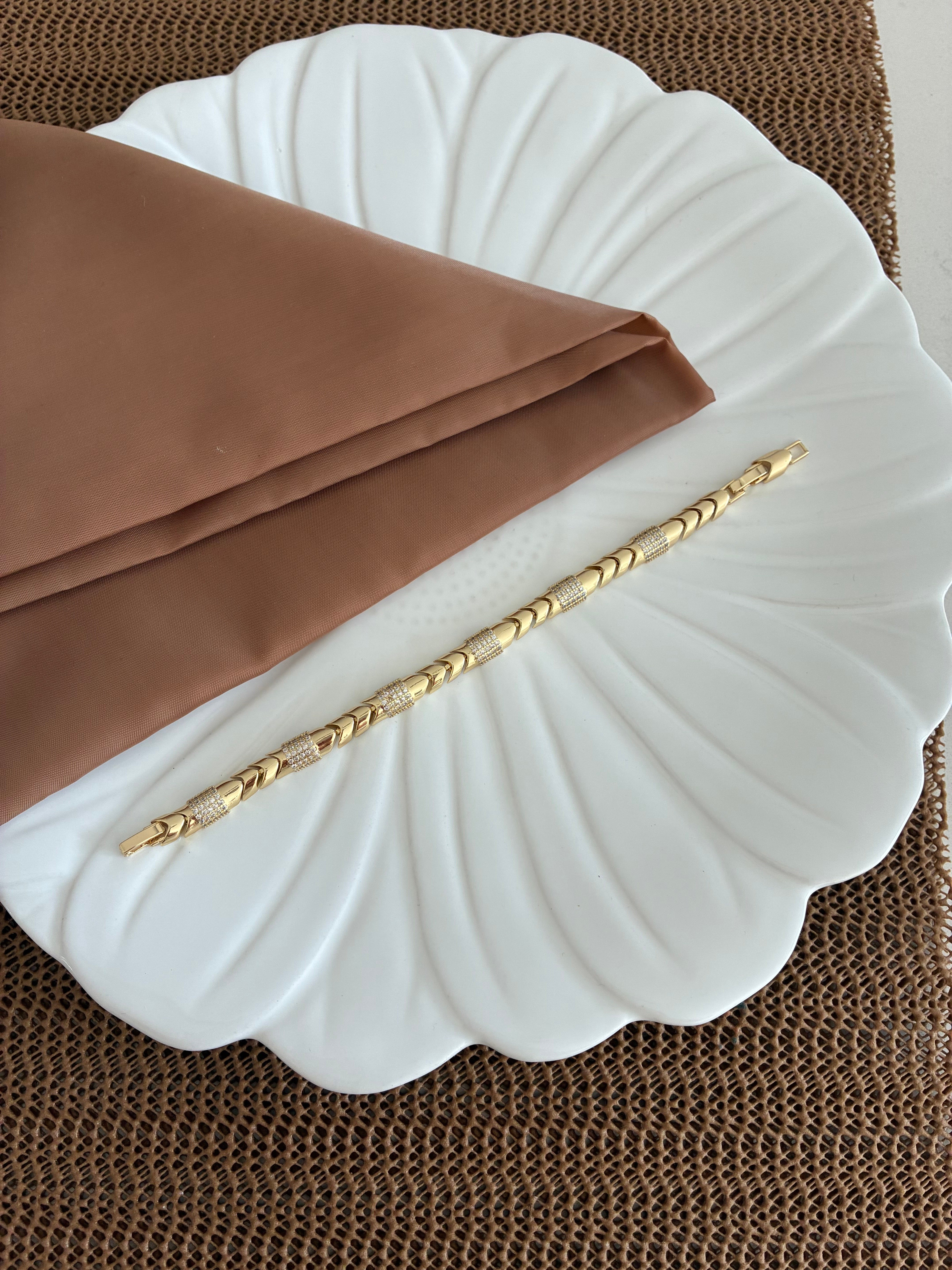 Vip Gold Zirkon taşlı Yılan Derisi Detaylı Bileklik