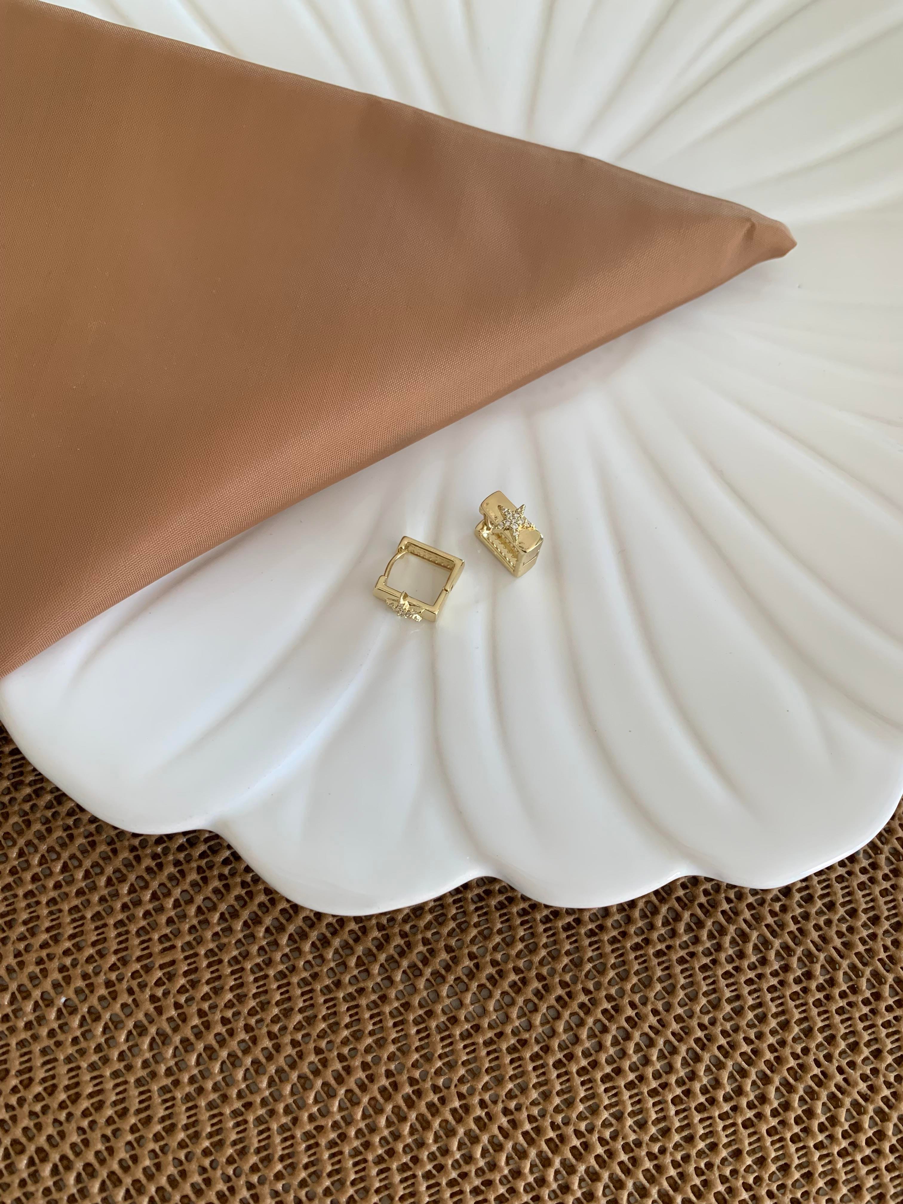 Vip Gold Zirkon Taşlı Yıldız Plaka Kare Küpe