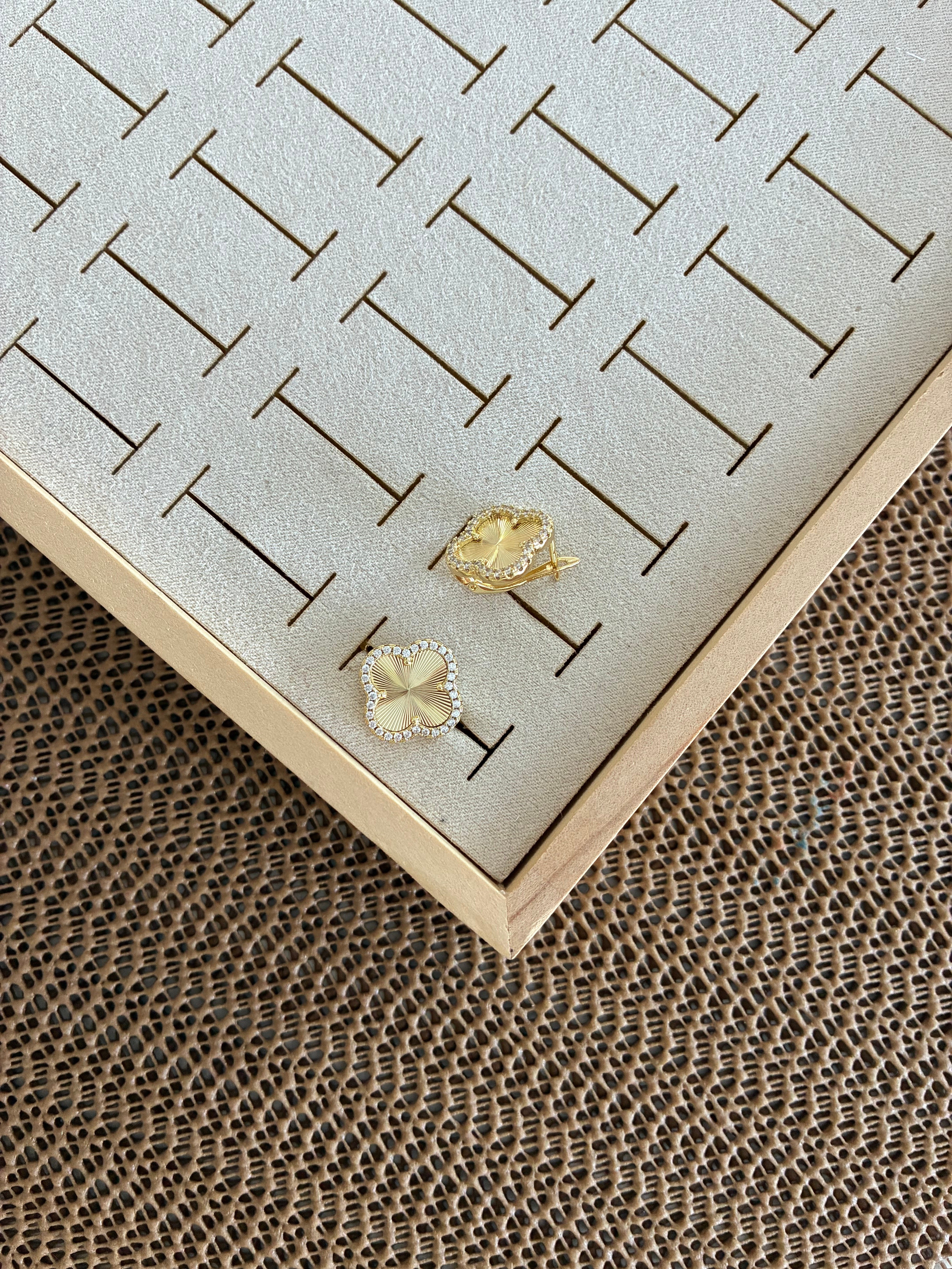Vip Gold Zirkon Taşlı Yonca U Küpe