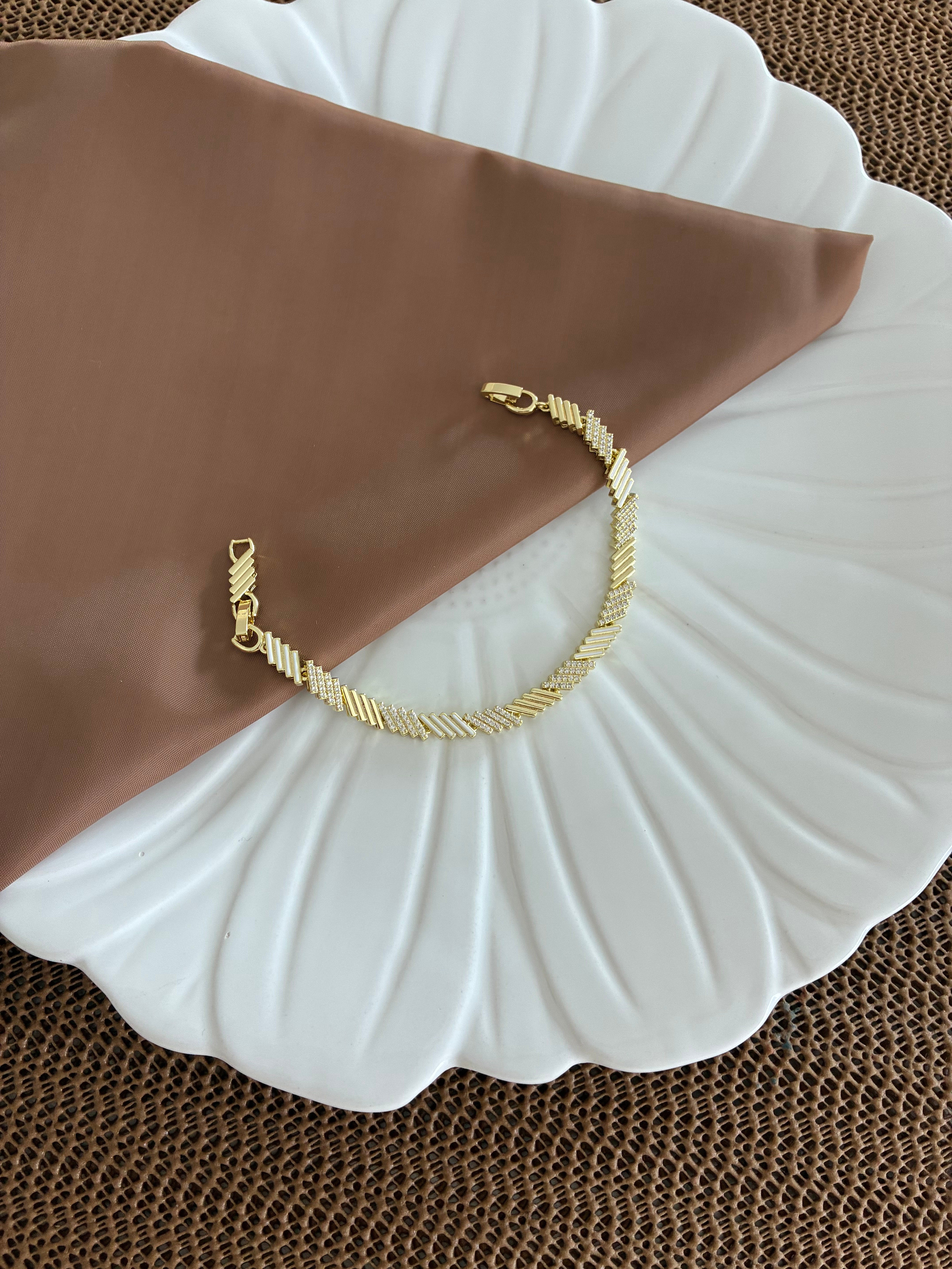 Vip Gold Zirkon Taşlı Zikzak Desenli Bileklik