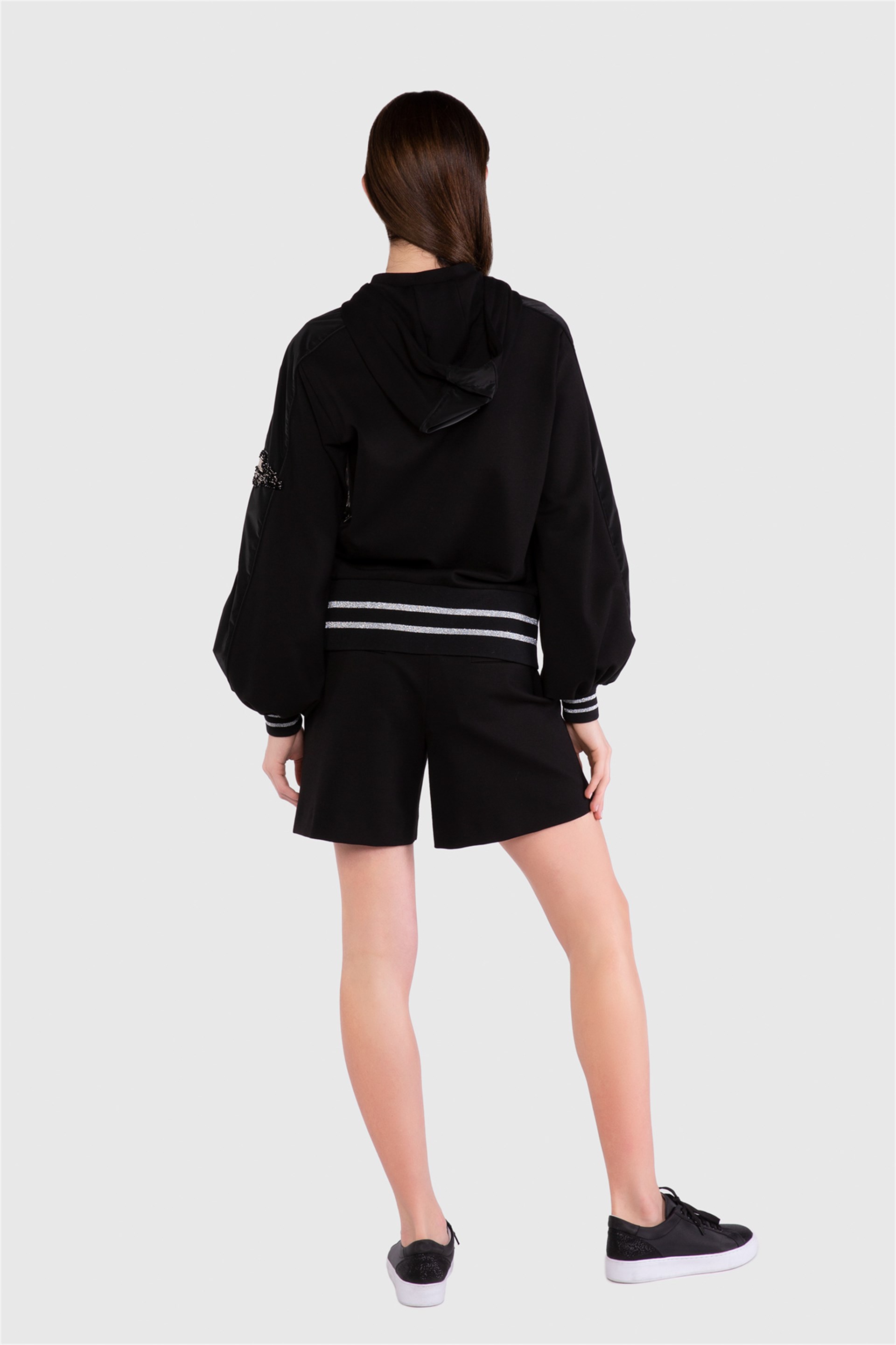 Allover Nakış Deseni Detaylı Kapuşonlu Siyah Sweatshirt