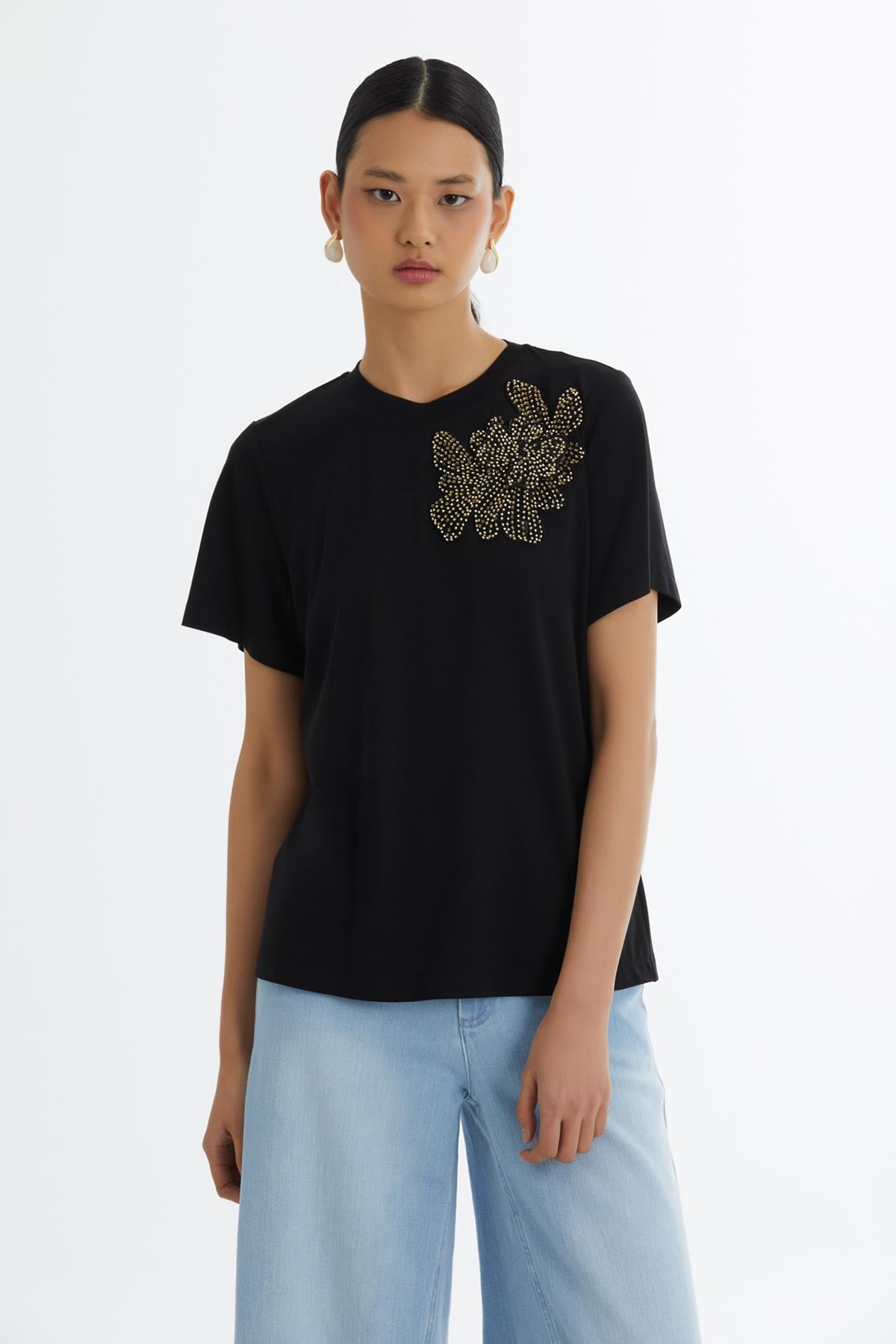 Aplike Detaylı Siyah T-Shirt