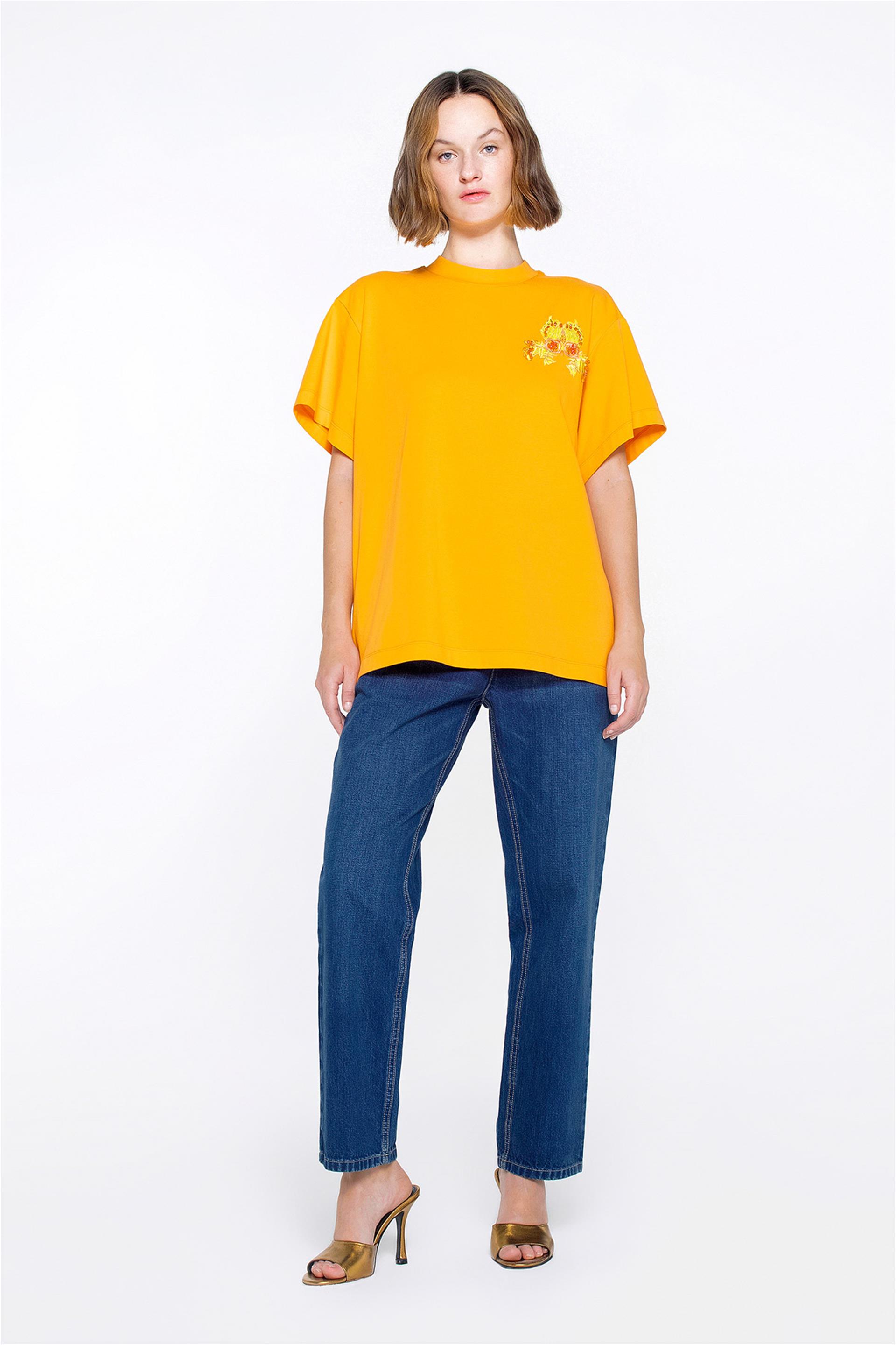 Aplike Nakış Detaylı Basic Siyah Tshirt