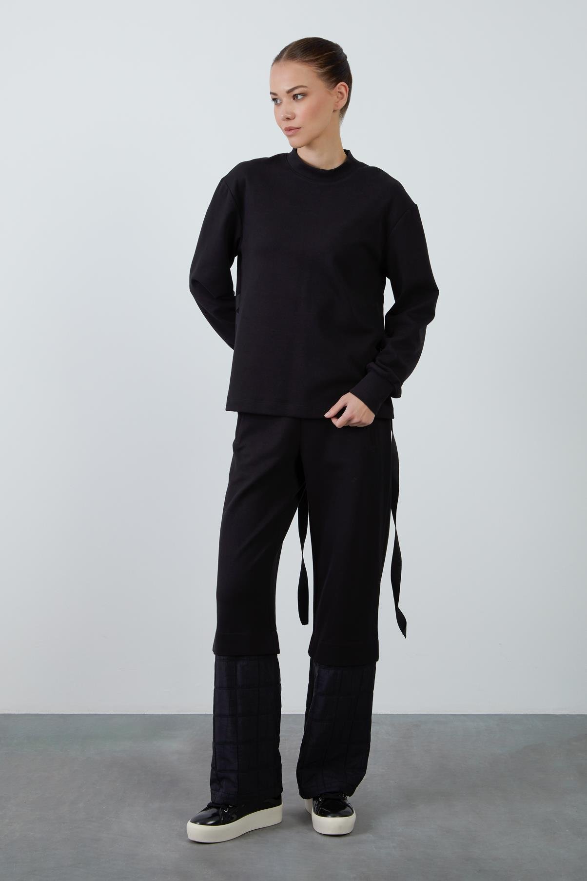 Arka Grogren Ve Saçak Detaylı Bisiklet Yakalı Rahat Kesim Siyah Sweatshırt