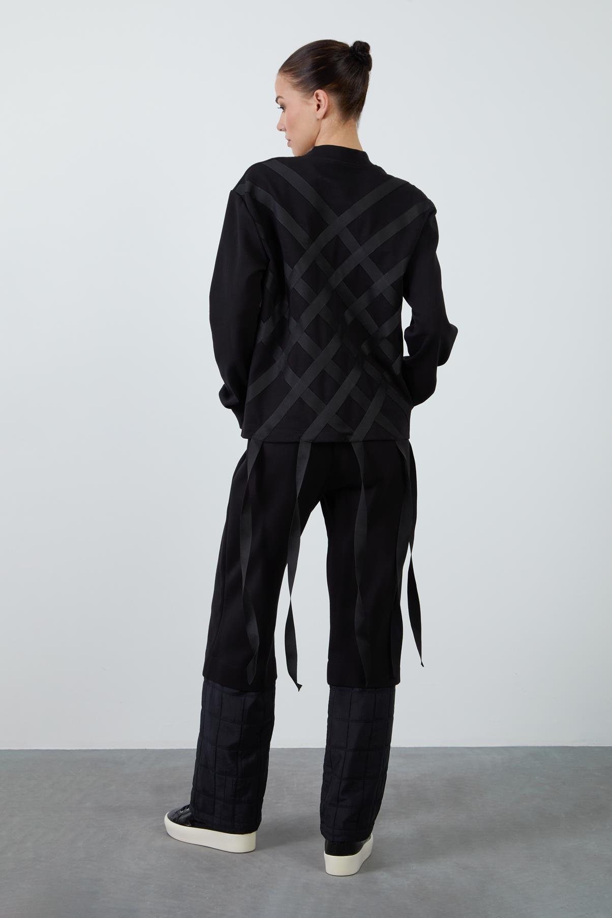 Arka Grogren Ve Saçak Detaylı Bisiklet Yakalı Rahat Kesim Siyah Sweatshırt