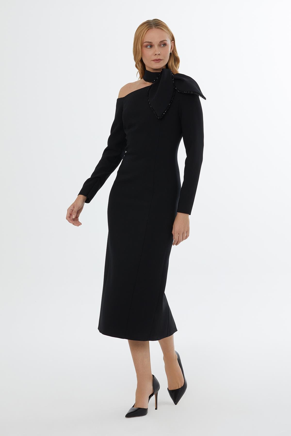 ARKA ORTA VE KOLLAR GİZLİ FERMUARLI İŞLEMELİ KADIN UZUN ELBİSE