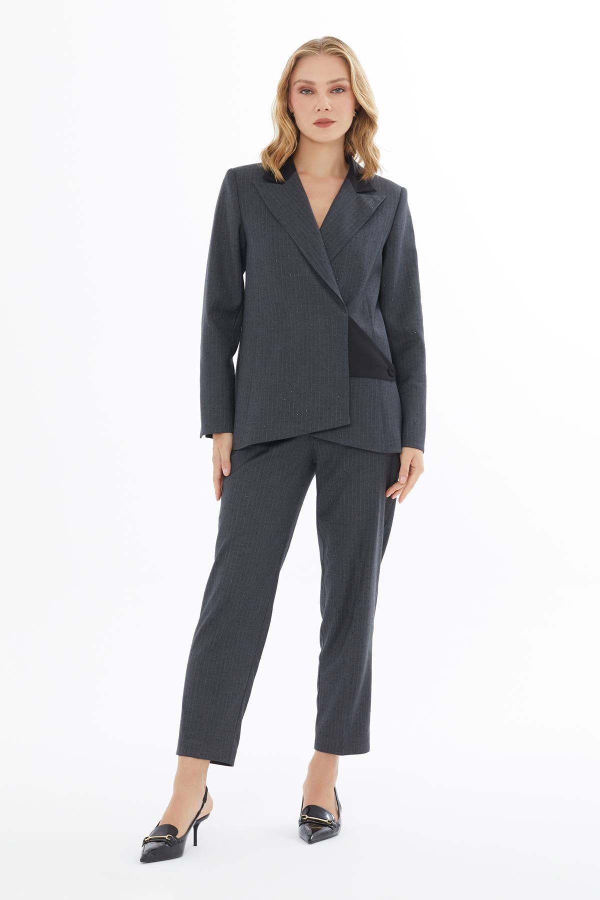 Asimetrik Kapamalı Gri Blazer Ceket