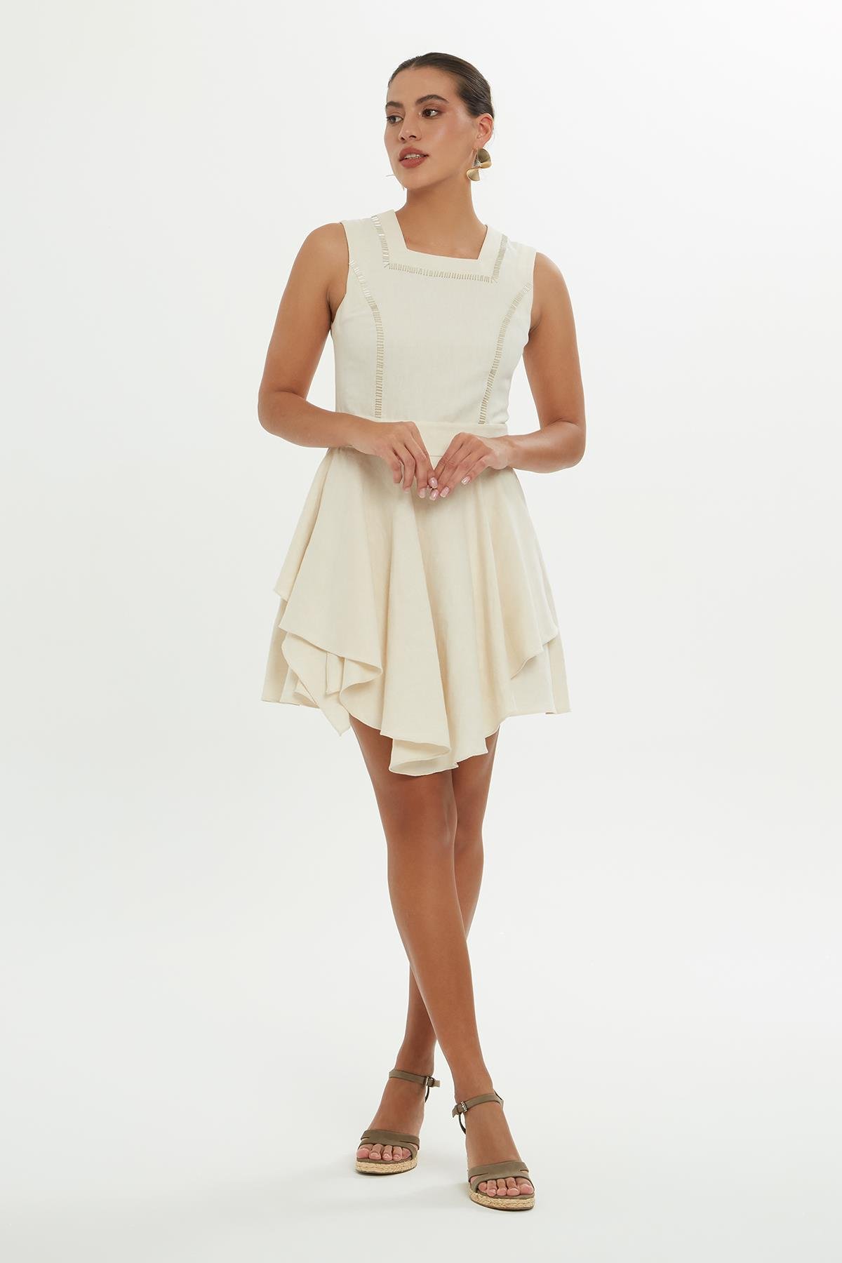 Asimetrik Kare Yaka İşlemeli Bej Elbise