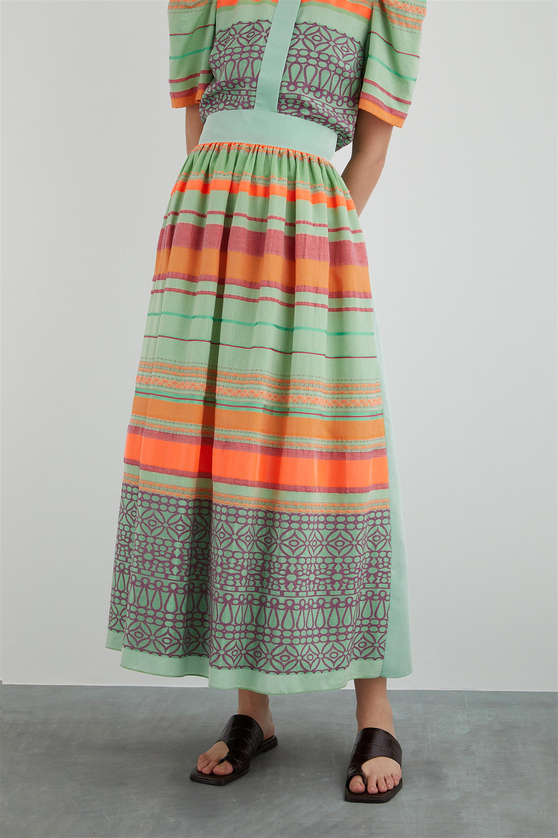 Arka Beden Yeşil Tafta Garnili Çizgili Etek