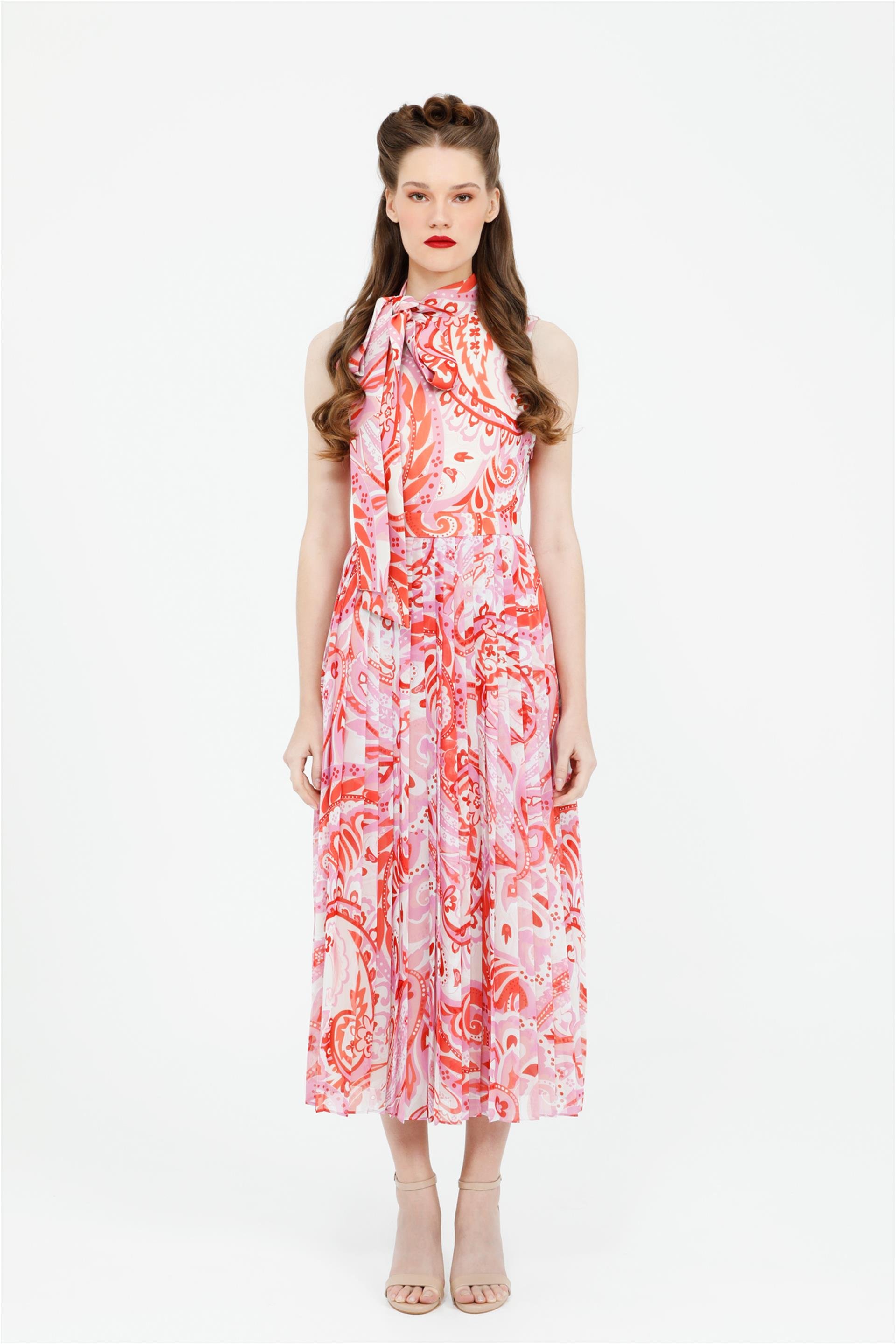 Bağlama Detaylı Pliseli Kontrast Şal Desenli Kolsuz Pembe Midi Elbise