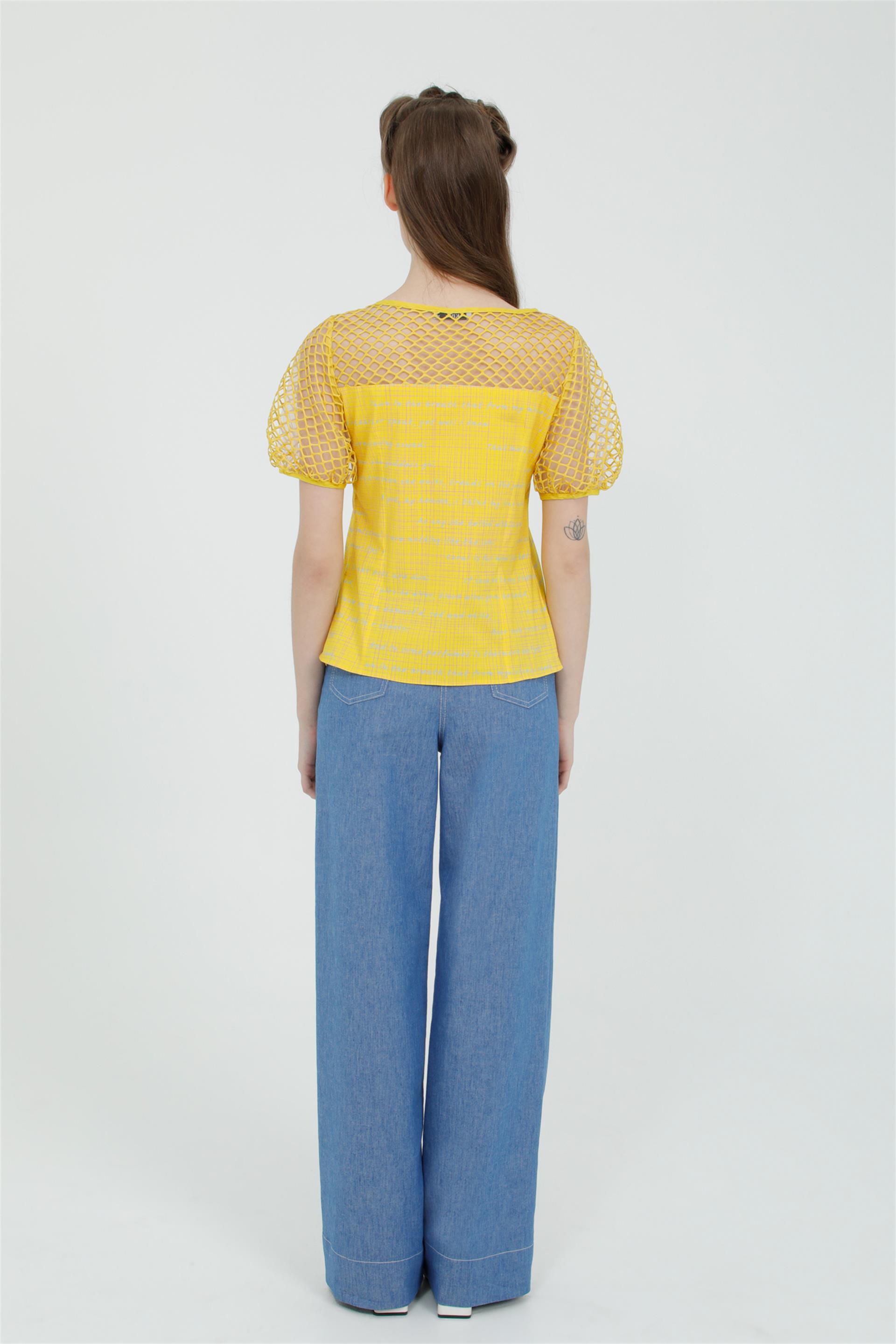 Balon Kollu File Detaylı Çiçek Broşlu Kırmızı Bluz