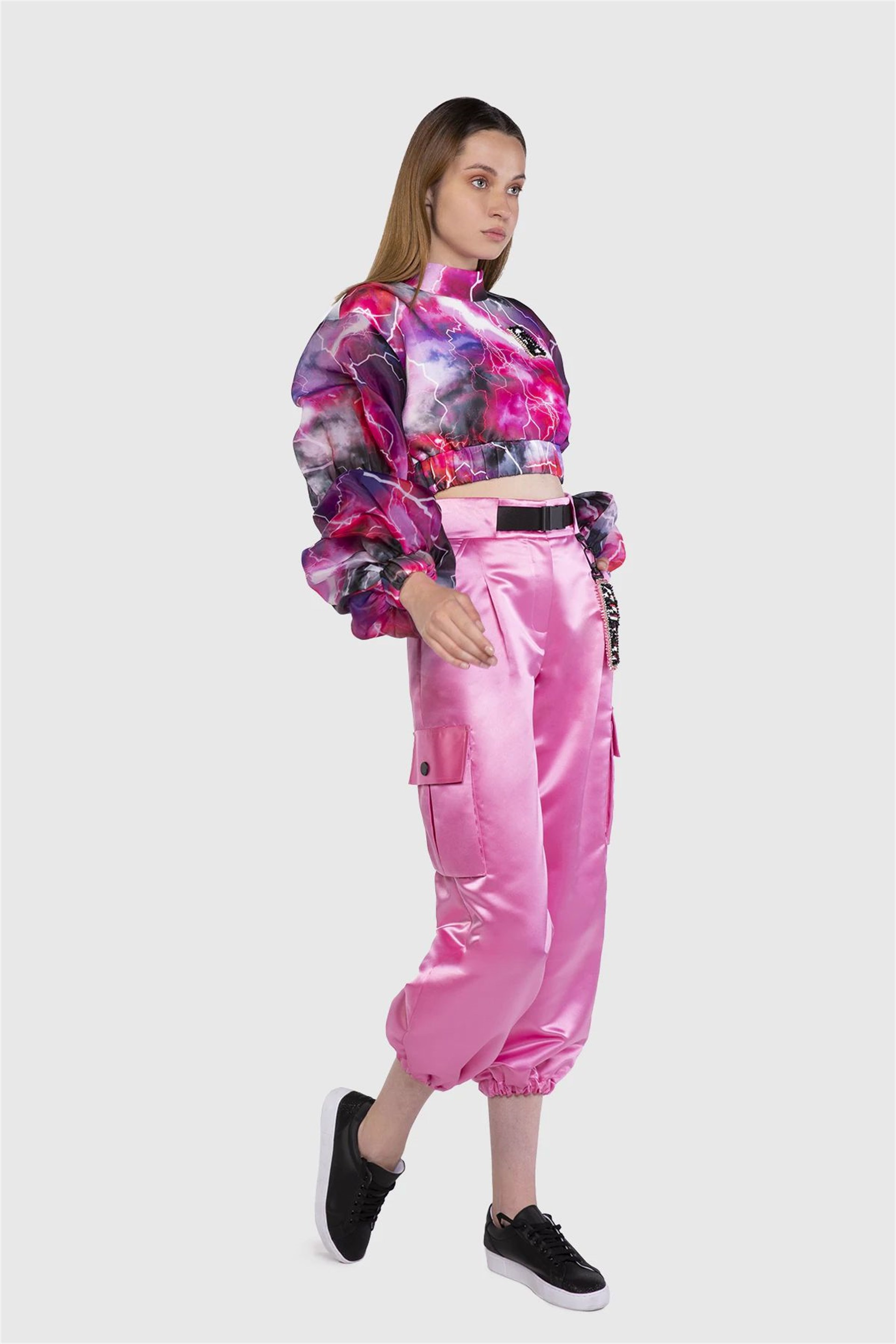 Balon Kollu Ve Nakış Detaylı Pembe Sweatshirt
