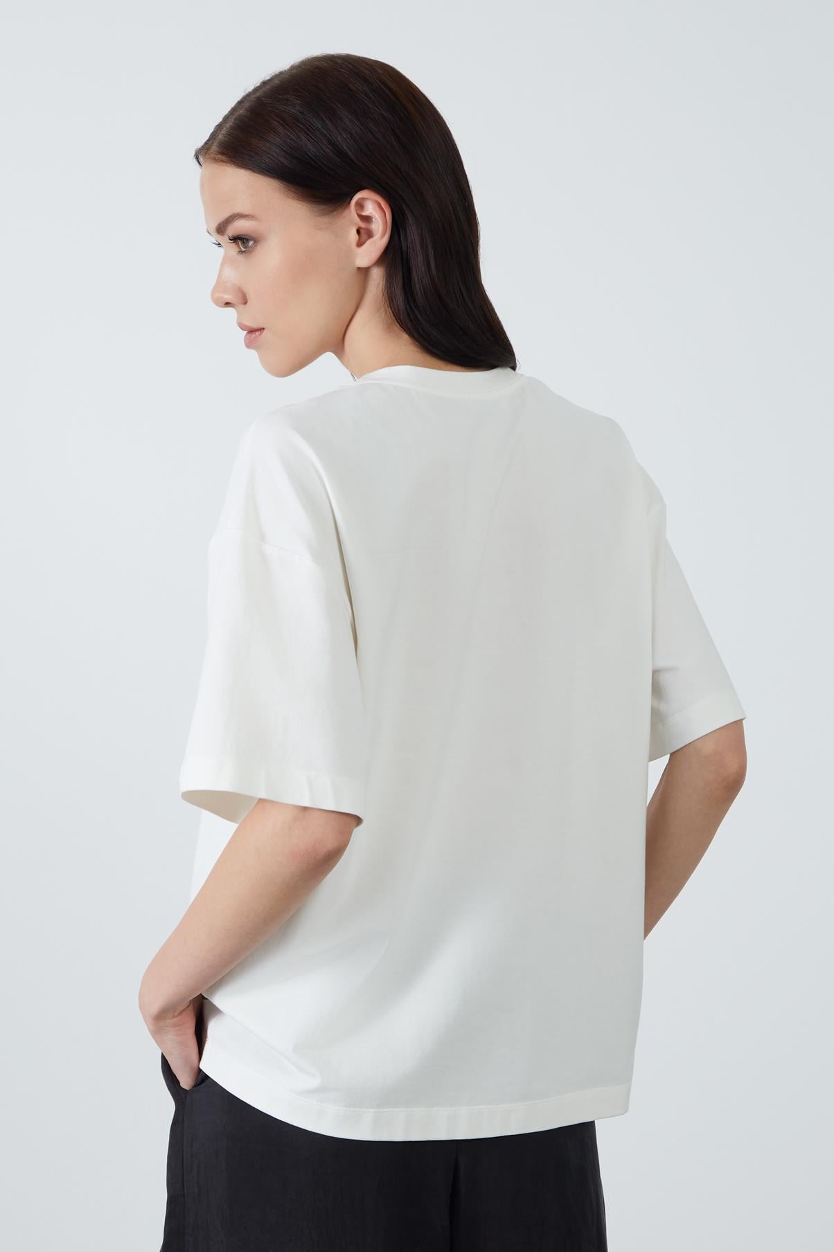 Baskılı Ekru Basic Siyah Tshirt