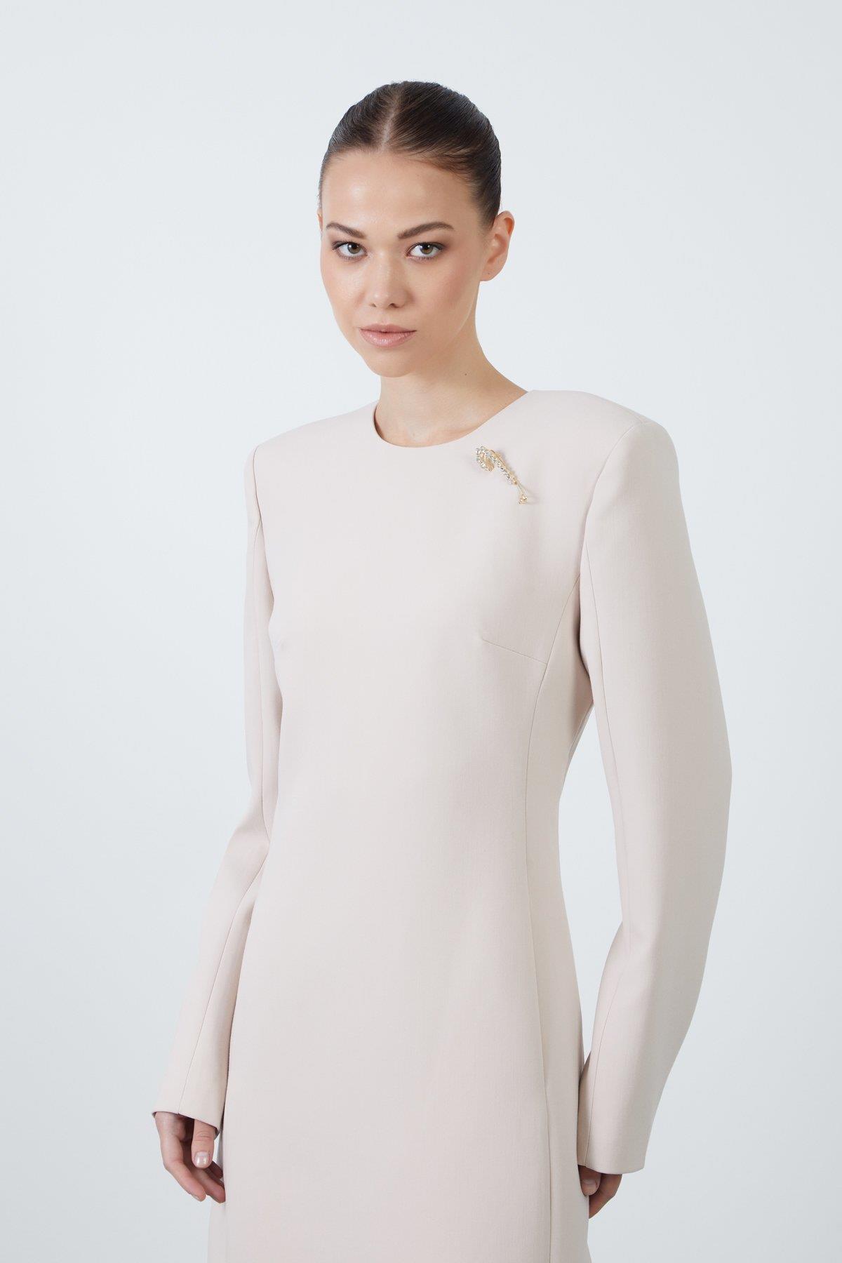 Uzun Kollu Cepli Midi Boy Bej Kalem Elbise