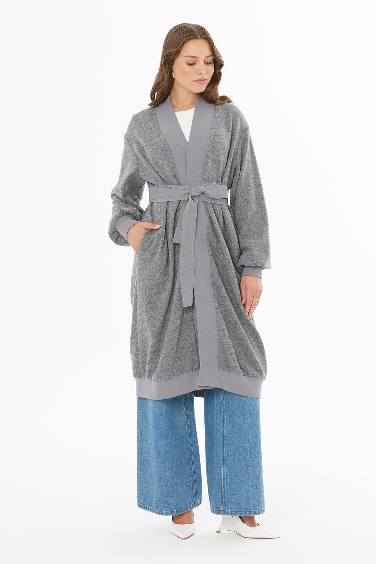 Belden Kuşaklı Gri Hırka