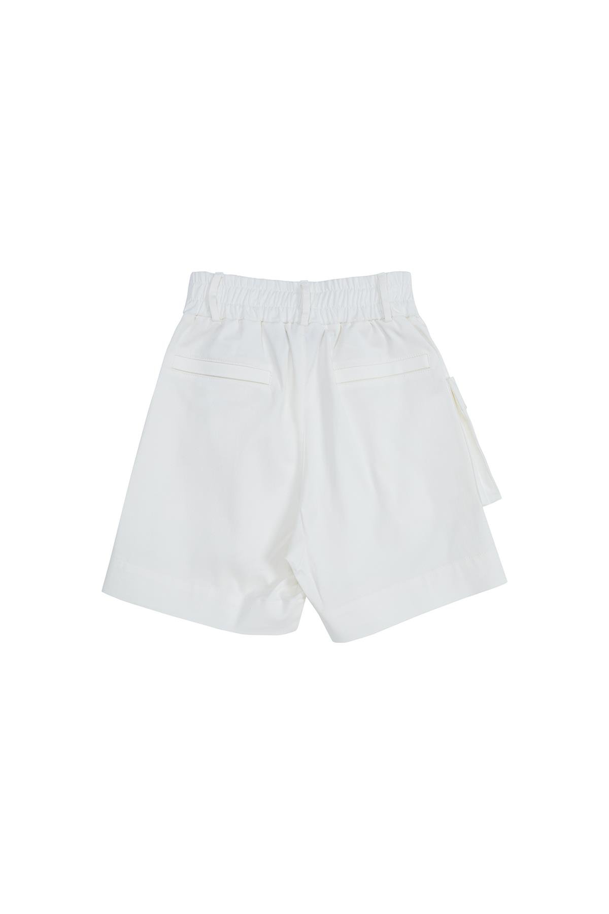 Belden Lastikli Yanlarda Cep Detaylı Ekru Şort
