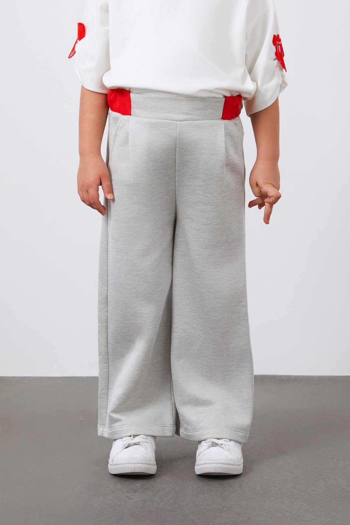 Beli Kırmızı Lastik Detaylı Gri Kız Çocuk Pantolon