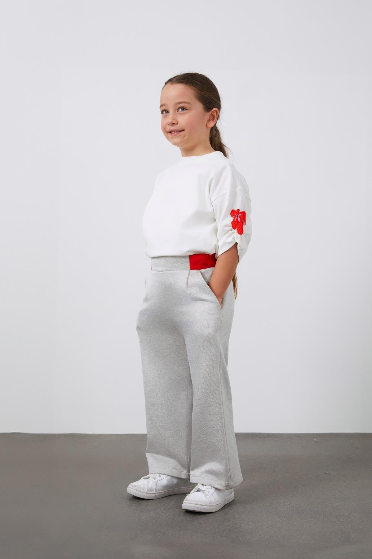 Beli Kırmızı Lastik Detaylı Gri Kız Çocuk Pantolon