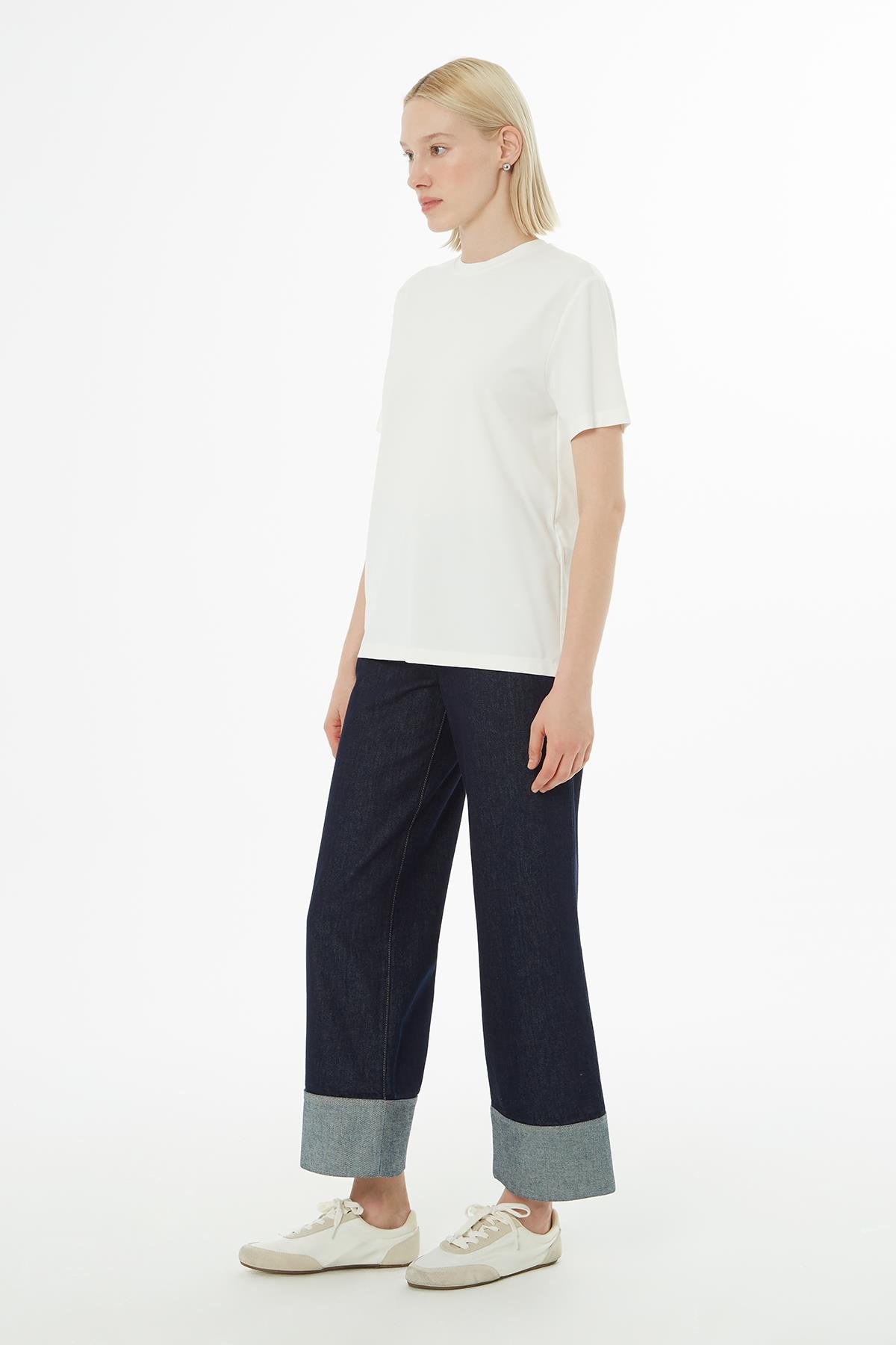 Ecru Basic T-Shirt with Short Sleeves and Crew Neck