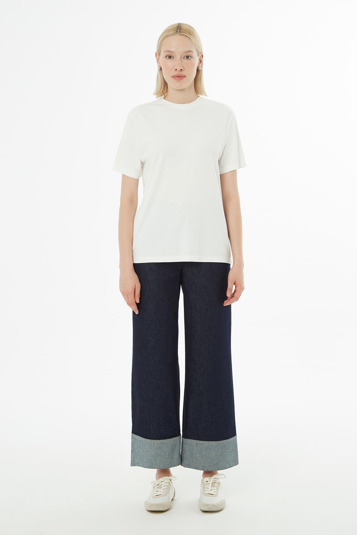 Ecru Basic T-Shirt with Short Sleeves and Crew Neck