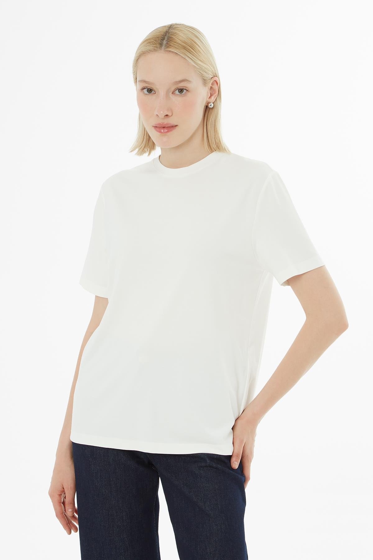 Ecru Basic T-Shirt with Short Sleeves and Crew Neck