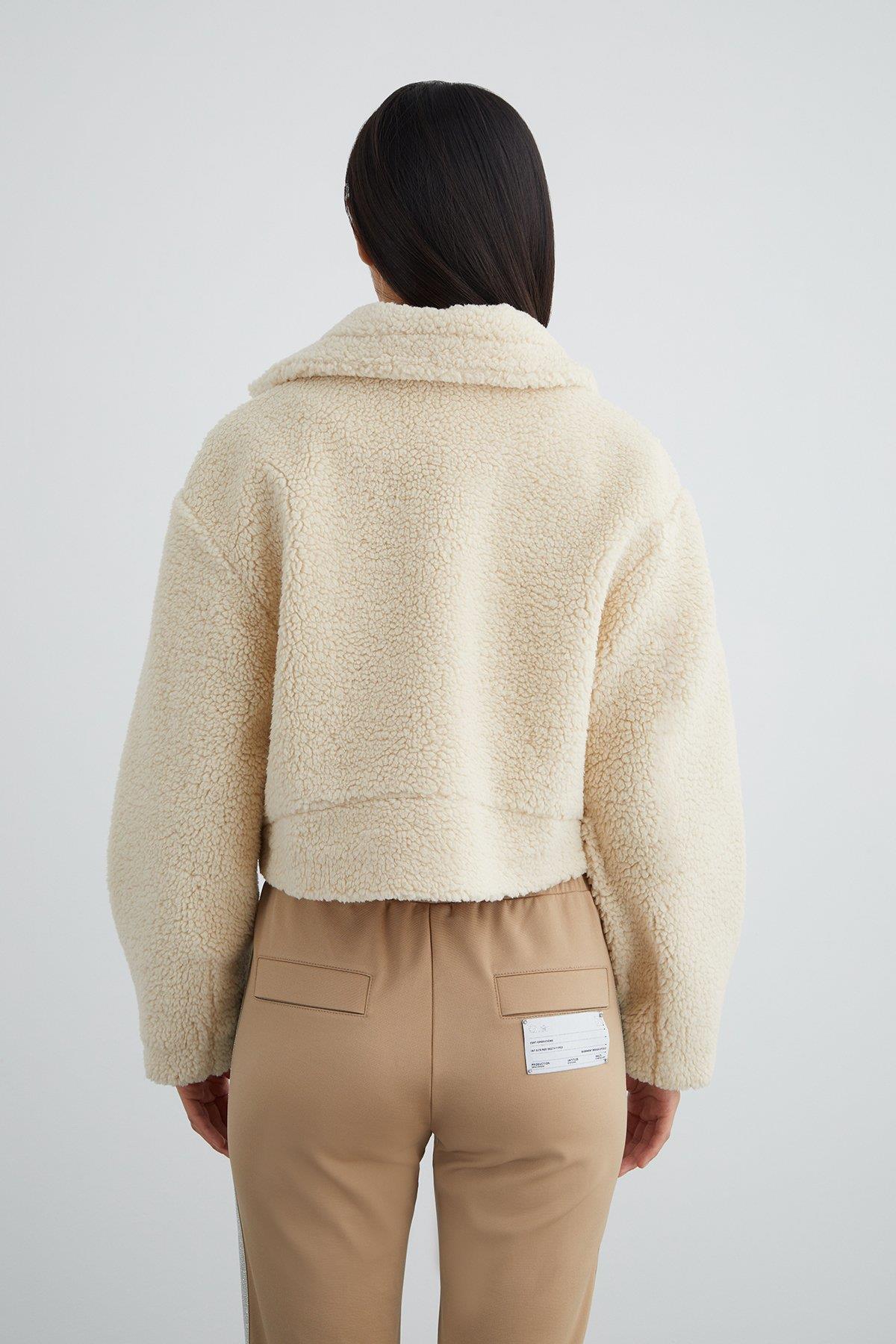 Sim Şerit Detaylı Kutu Form Siyah Peluş Ceket