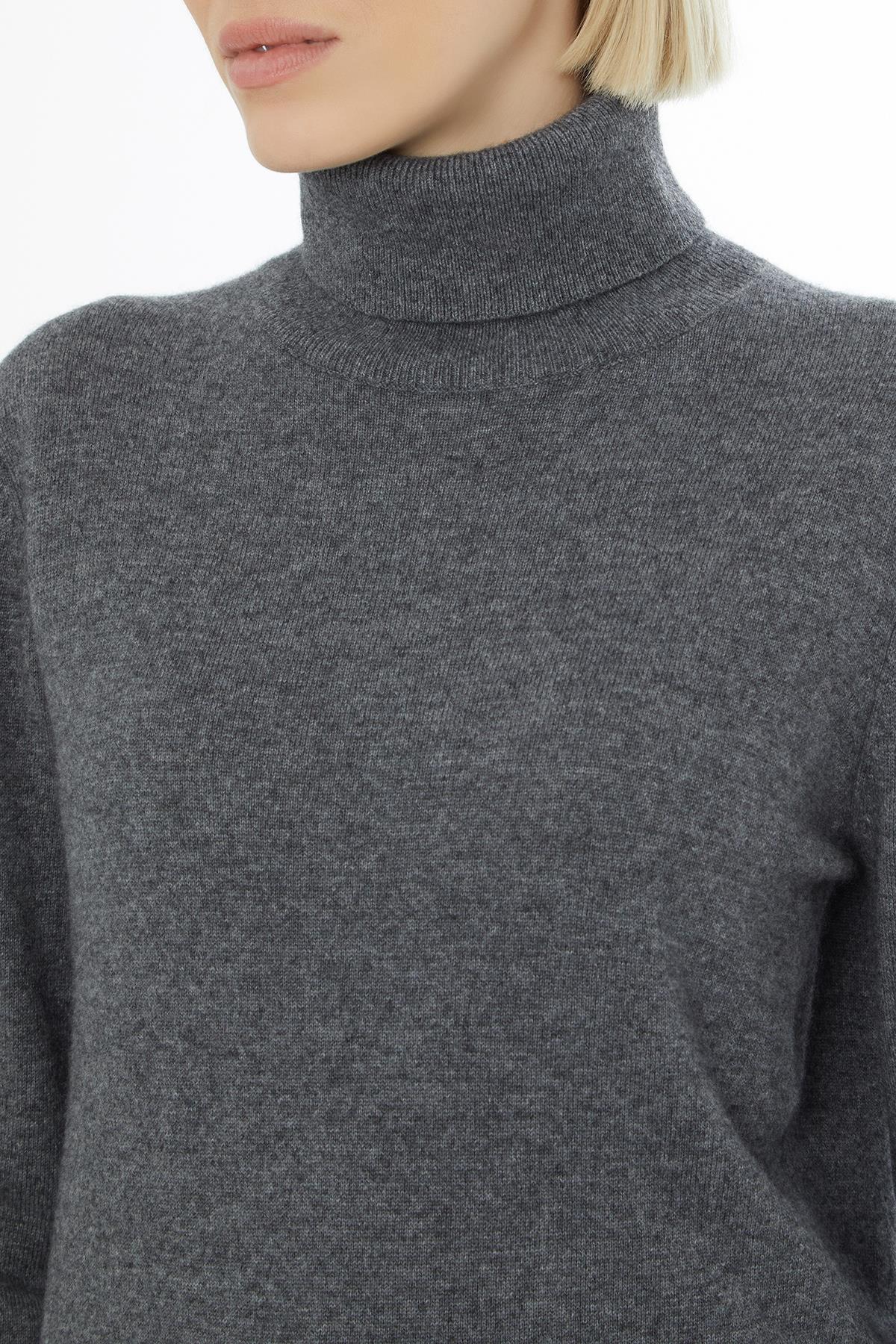 Brown Blouse with Turtleneck and Long Sleeves