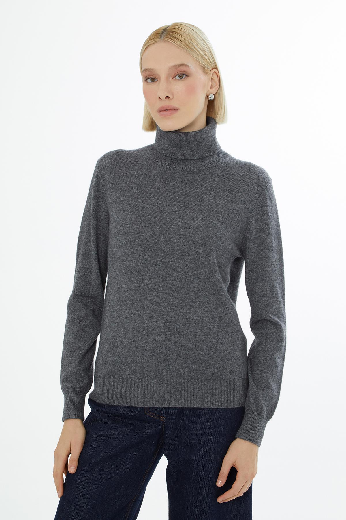 Brown Blouse with Turtleneck and Long Sleeves