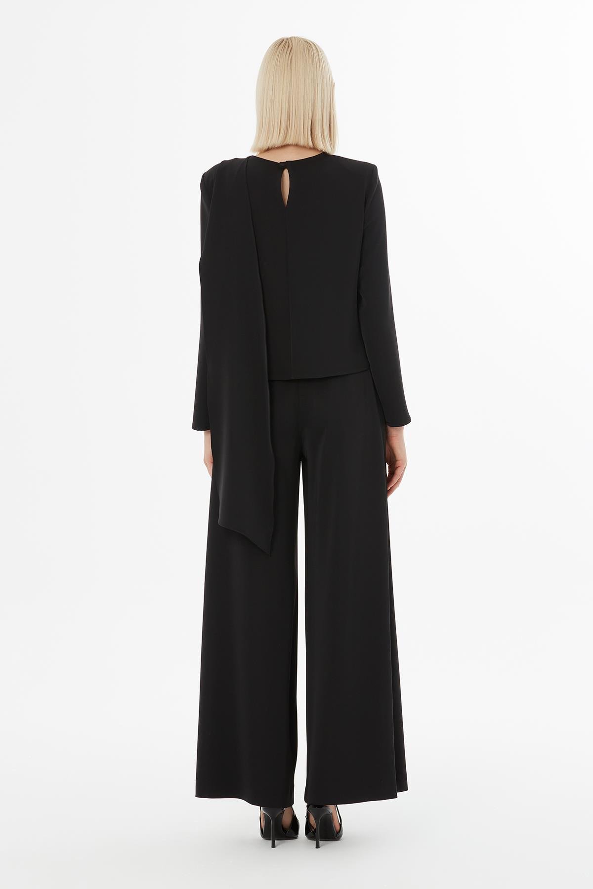 Broşlu Şal Detaylı Siyah Bluz Ve Pileli Palazzo Pantolon