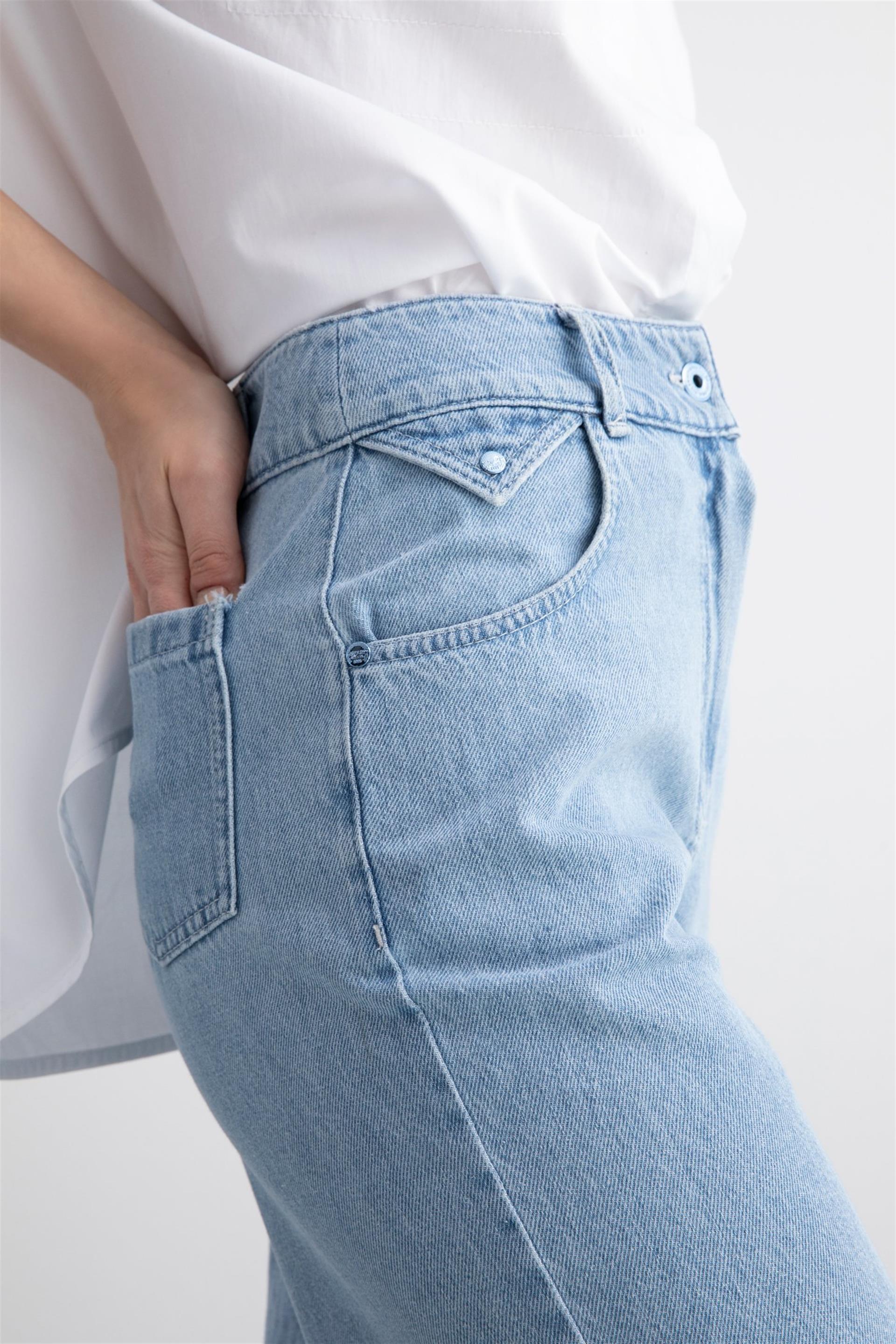 Cep Detaylı Yüksek Bel Kontrast Dikiş Detaylı Fermuarlı Denim Şort