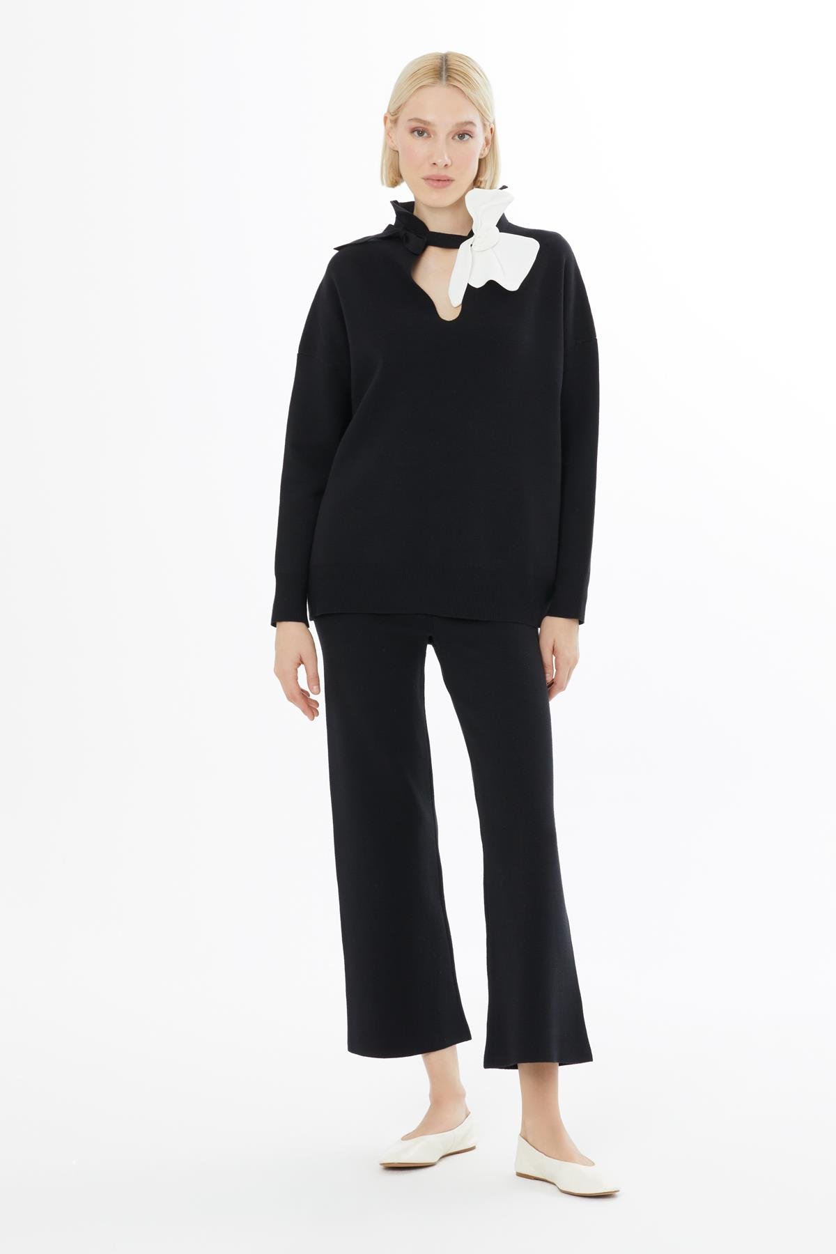 Çicek Detaylı Uzun Kollu Ekru Triko Bluz