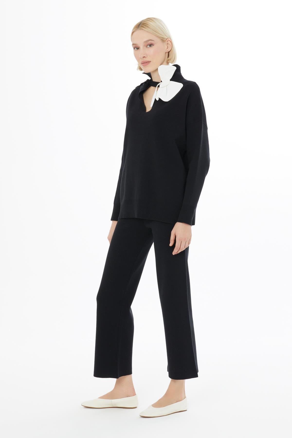 Çicek Detaylı Uzun Kollu Ekru Triko Bluz