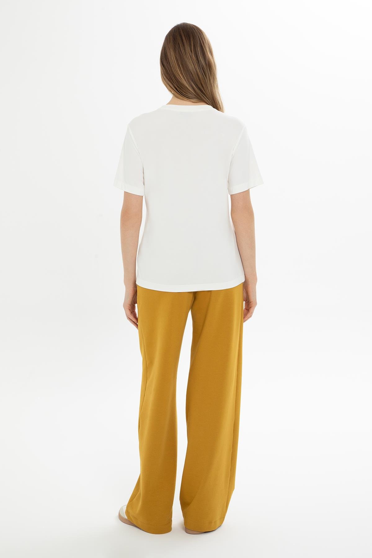 ÇİÇEK MOTİF BASKILI V YAKA BLUZ