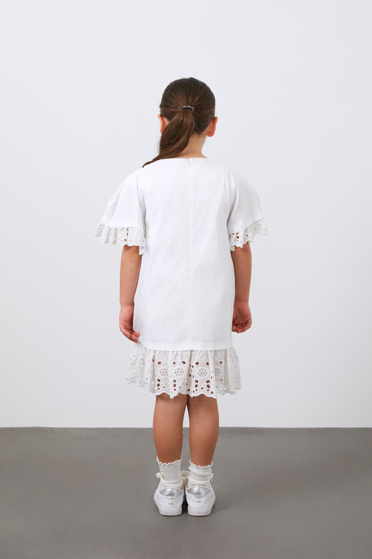 Çiçek Nakış Detaylı Beyaz Kısa Kollu Kız Çocuk Koton Elbise