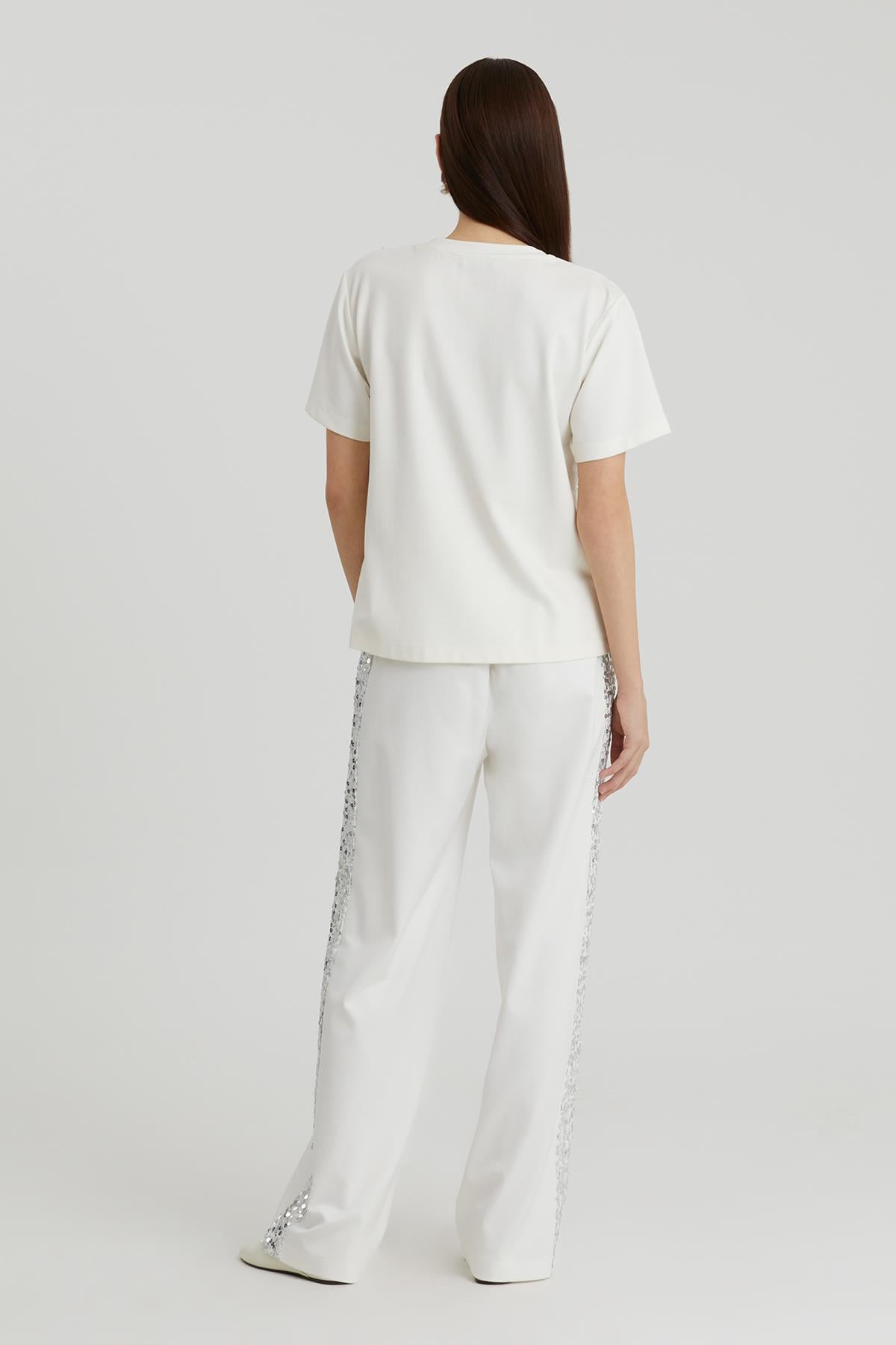 Çiçek Ve İşleme Detaylı Pullu T-Shirt