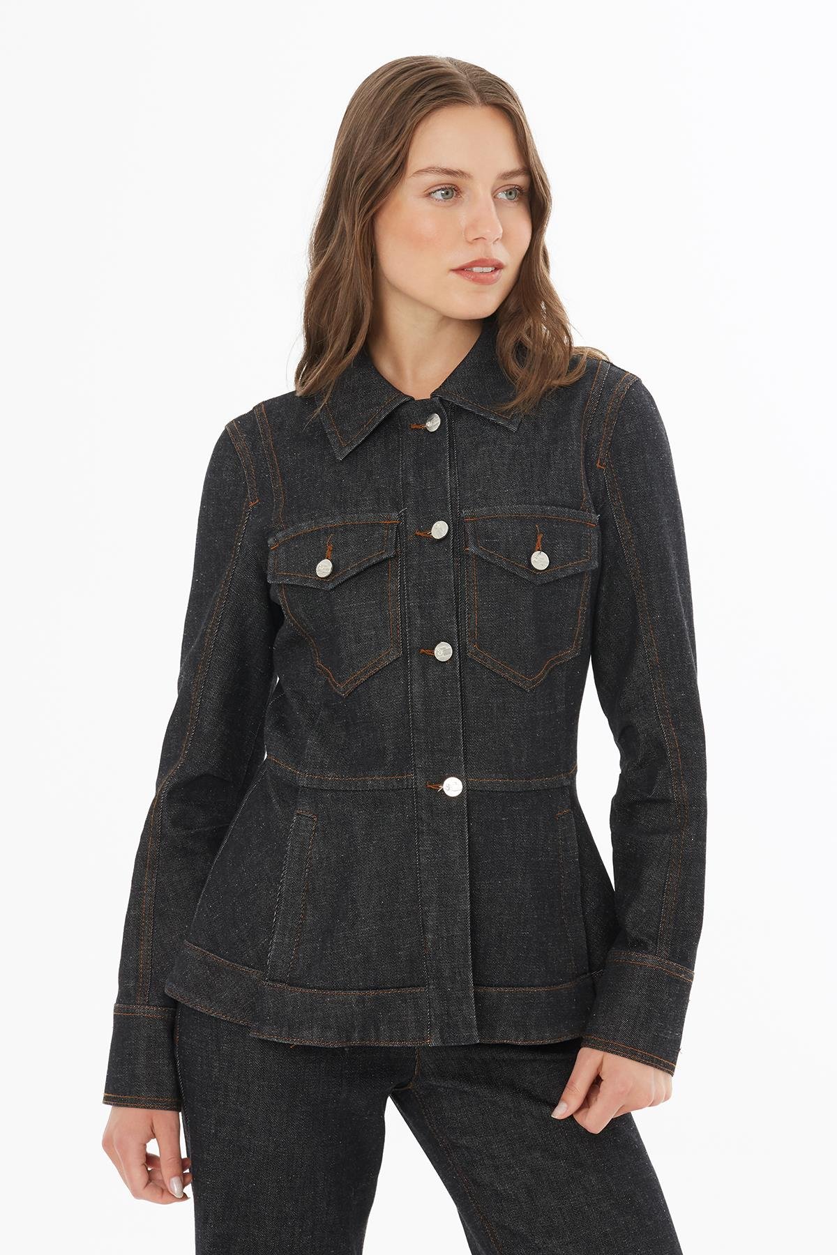Fitted Denim Jacket with Double Pockets and Buttons