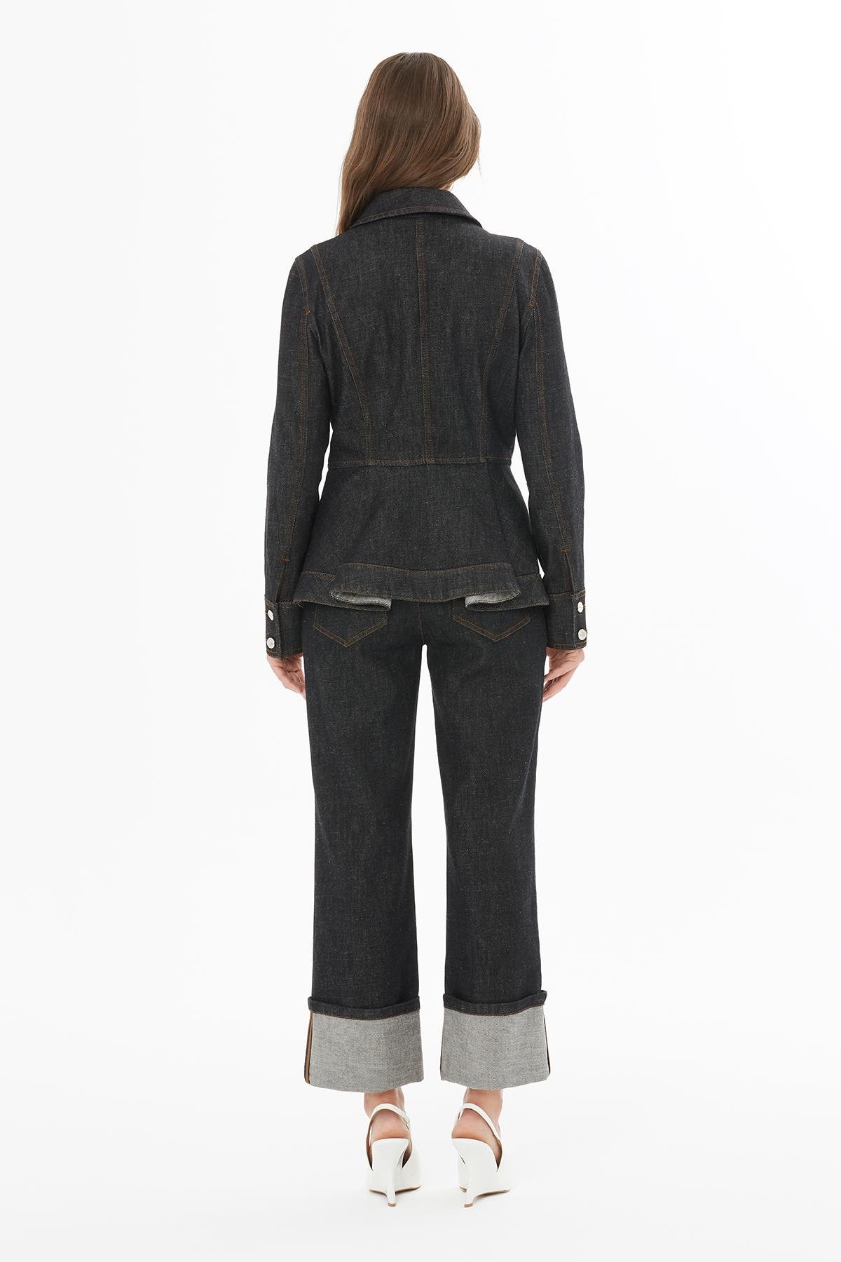 Fitted Denim Jacket with Double Pockets and Buttons