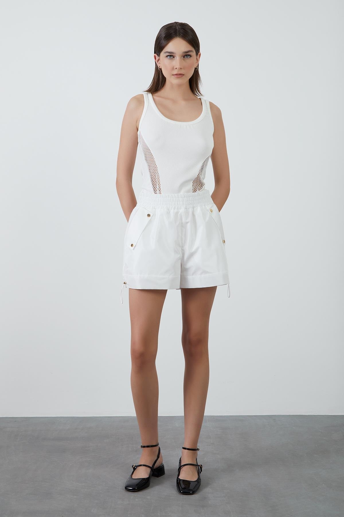 Çıtçıt Detaylı Paçası Büzülebilir Ekru Şort