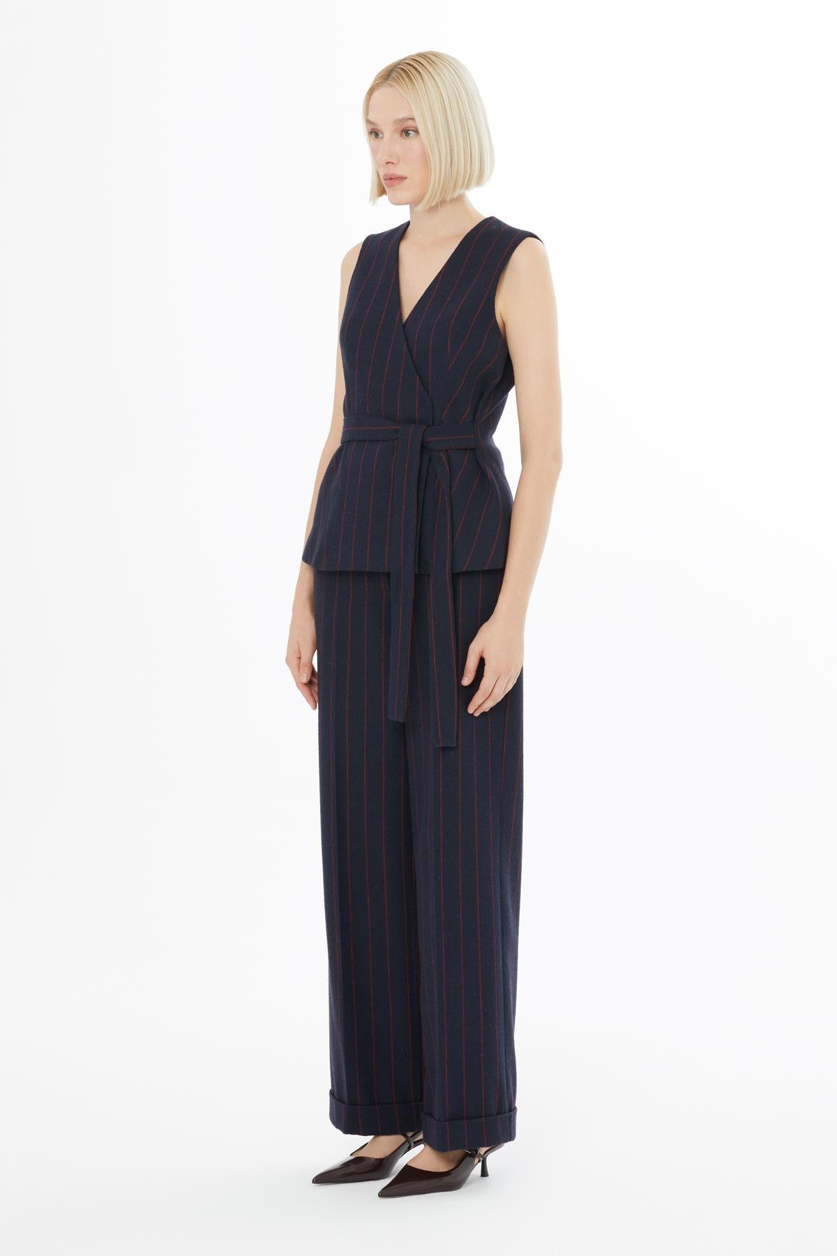 Çizgili Kuşaklı Kolsuz Lacivert Yelek