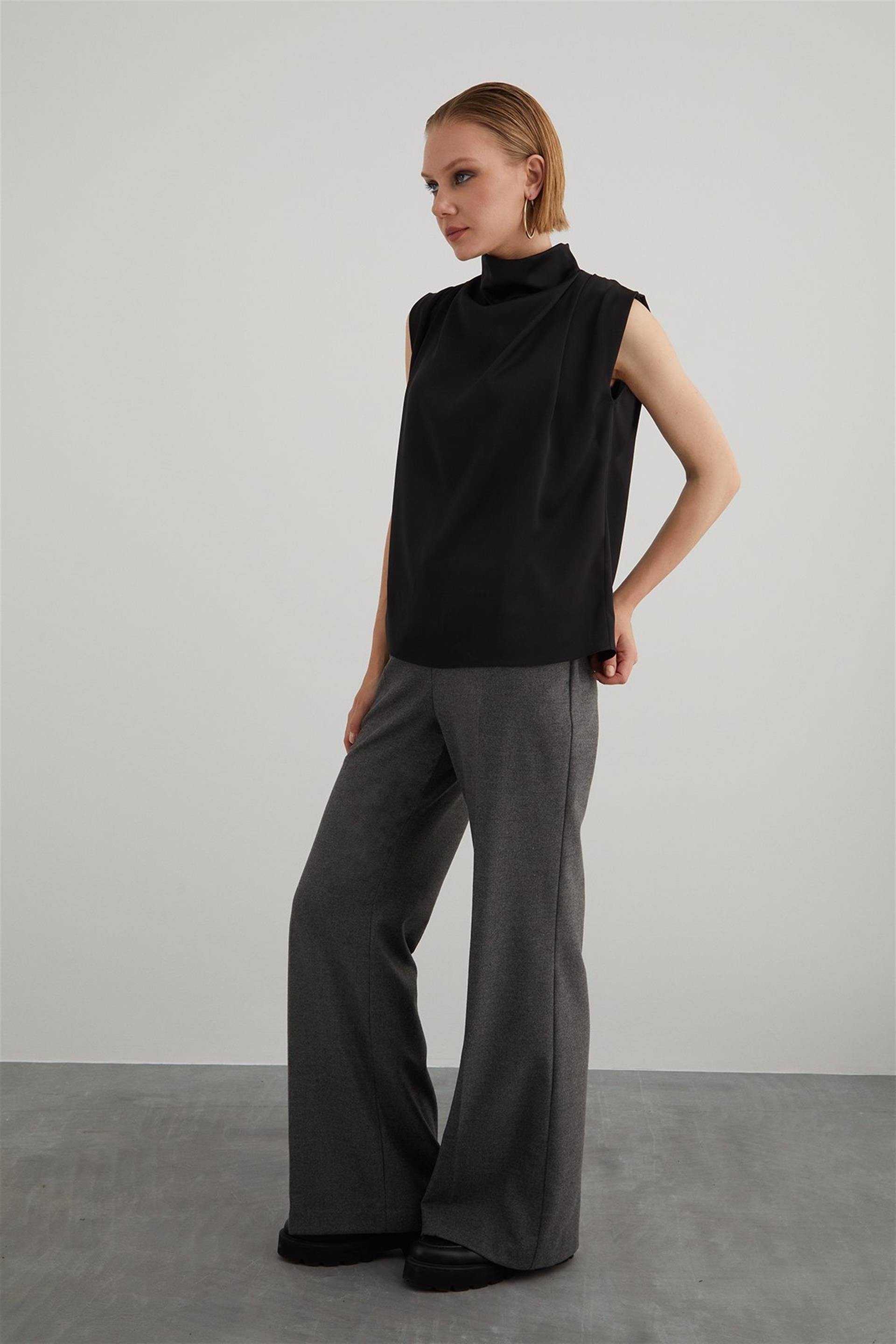 Degaje Yaka Sıfır Kol Ekru Bluz